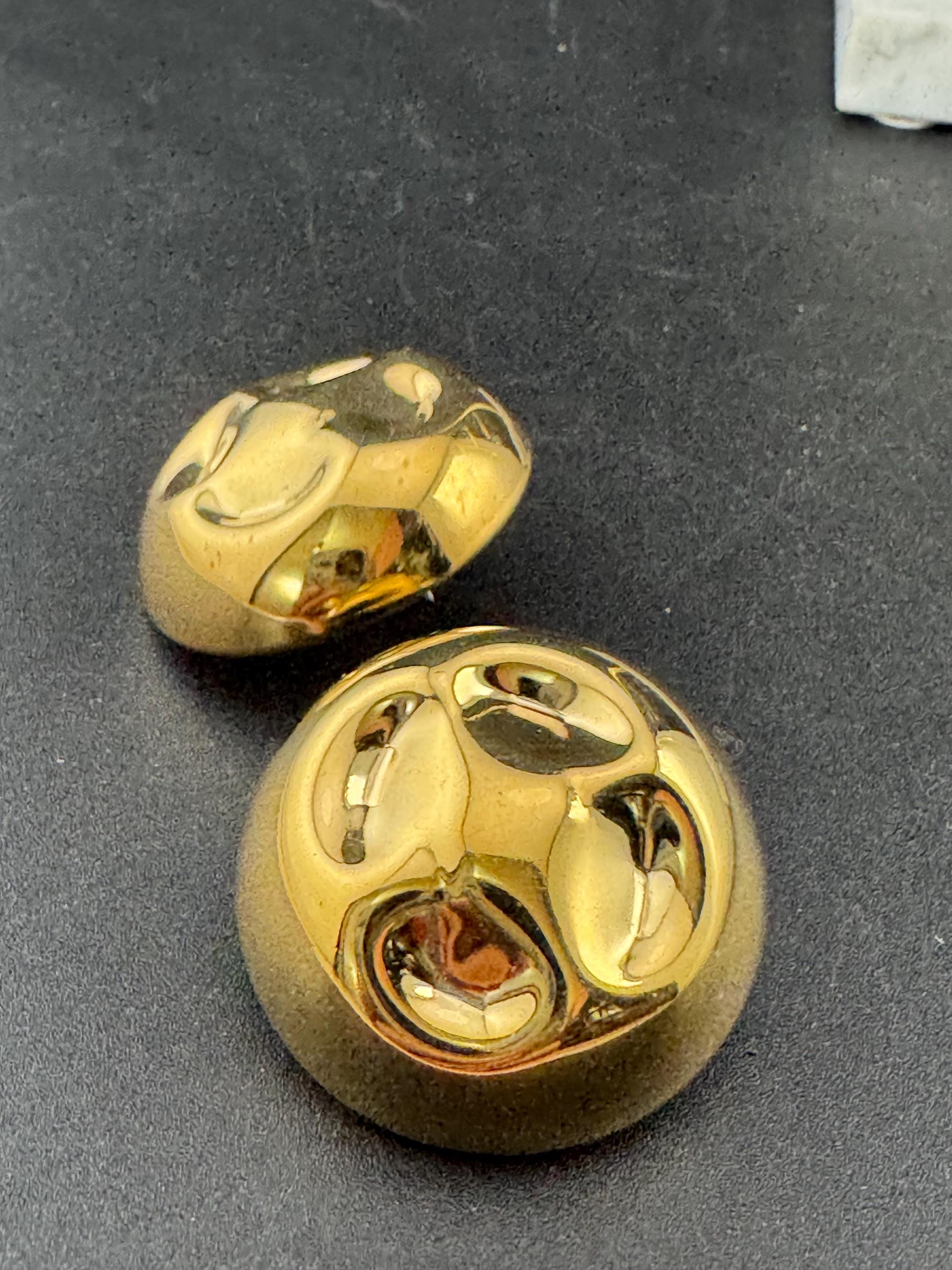 Retro 1980s style large 3.5cm Gold tone hollow domed pinched stud earrings for pierced ears