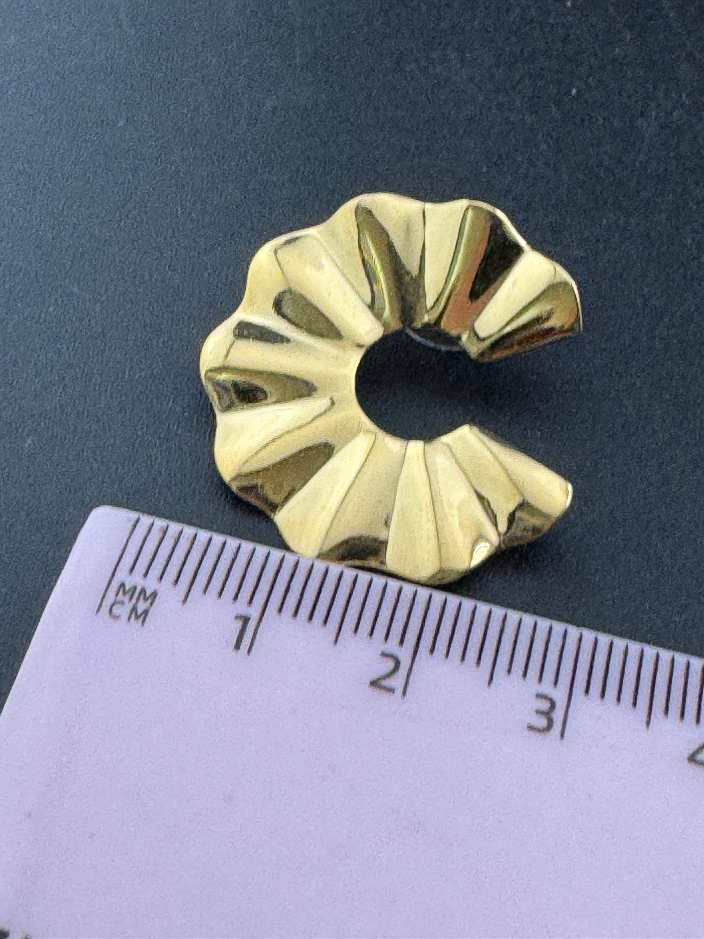 3cm Vintage 1980s crimple formed metal gold tone round stud earrings for pierced ears
