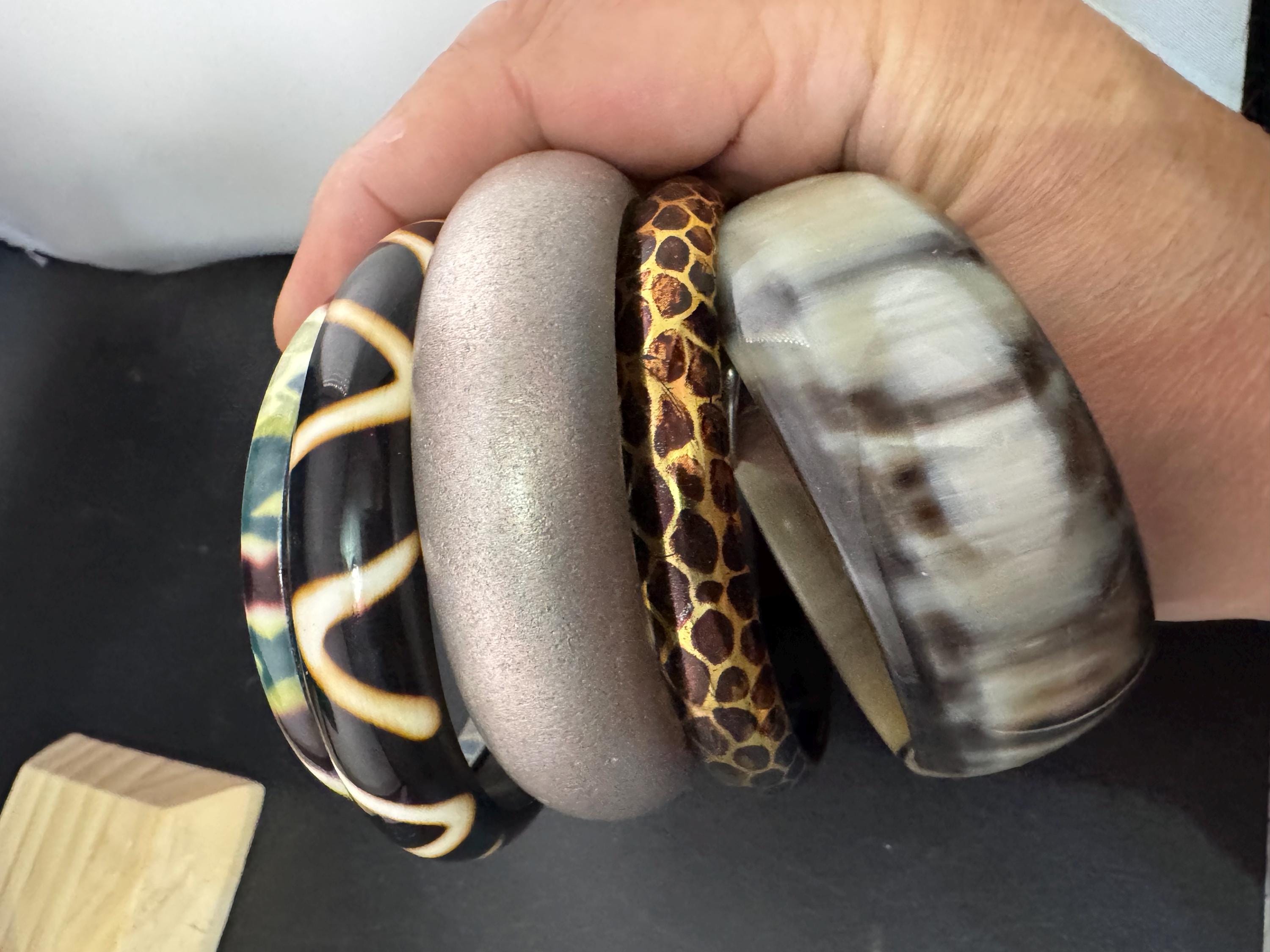 Cream brown yellow animal print beige stack of vintage retro plastic metal bangles