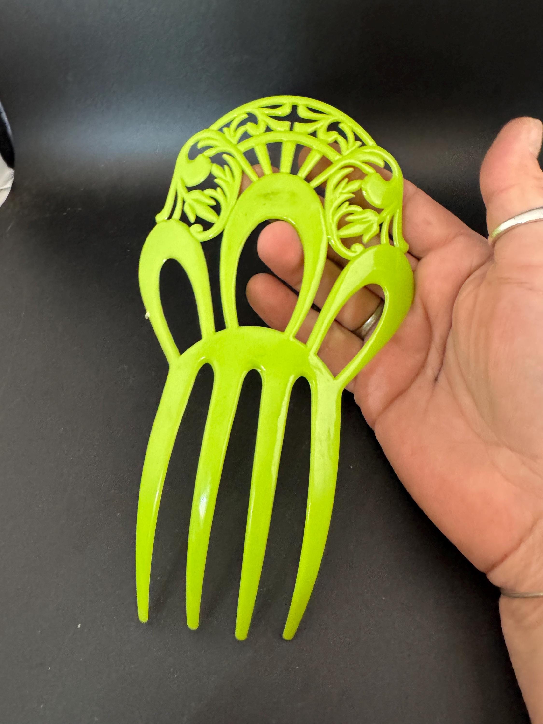 vintage light green openwork plastic traditional Spanish peineta hair comb, mantilla