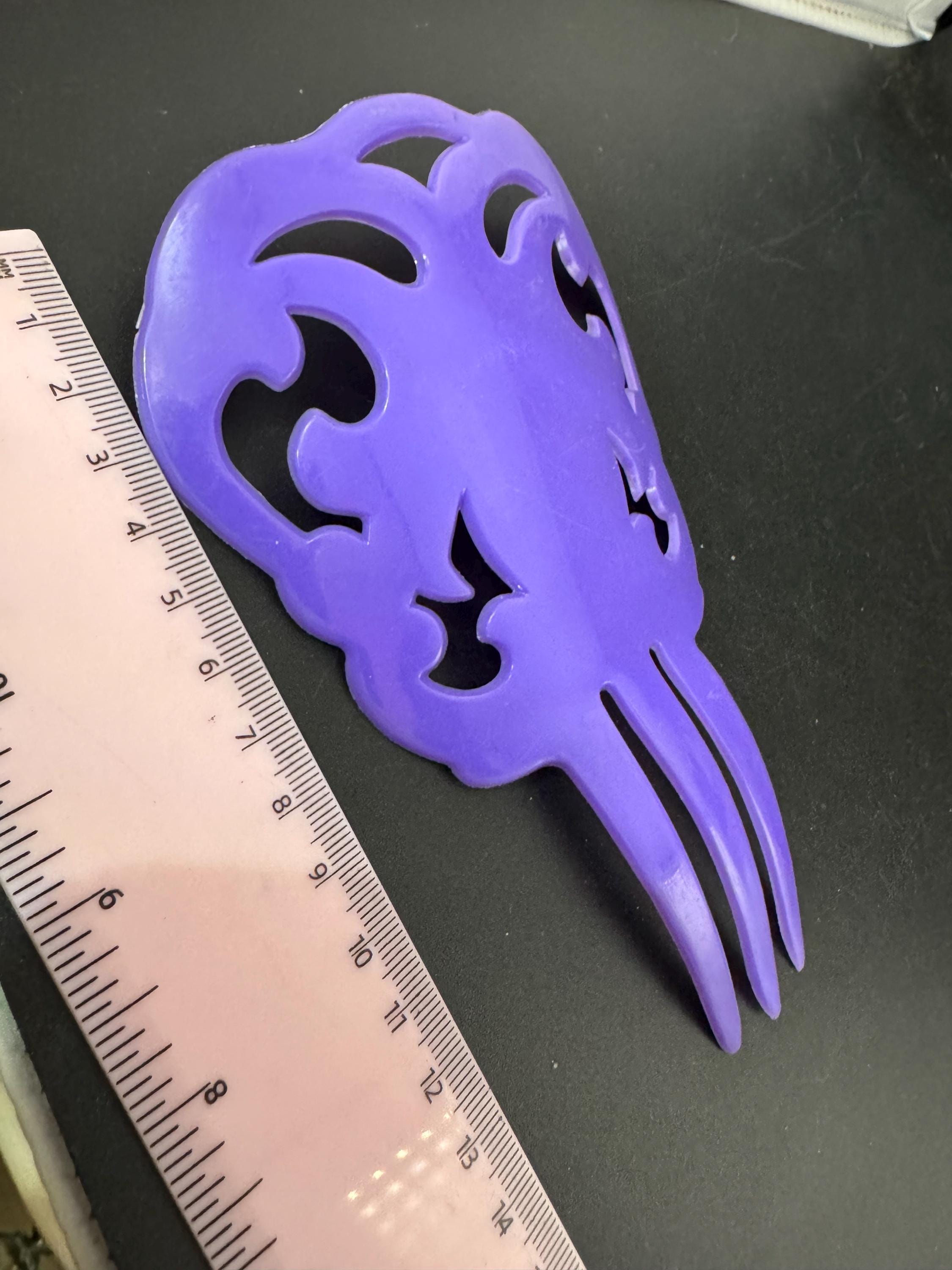 vintage purple openwork plastic traditional Spanish peineta hair comb, mantilla