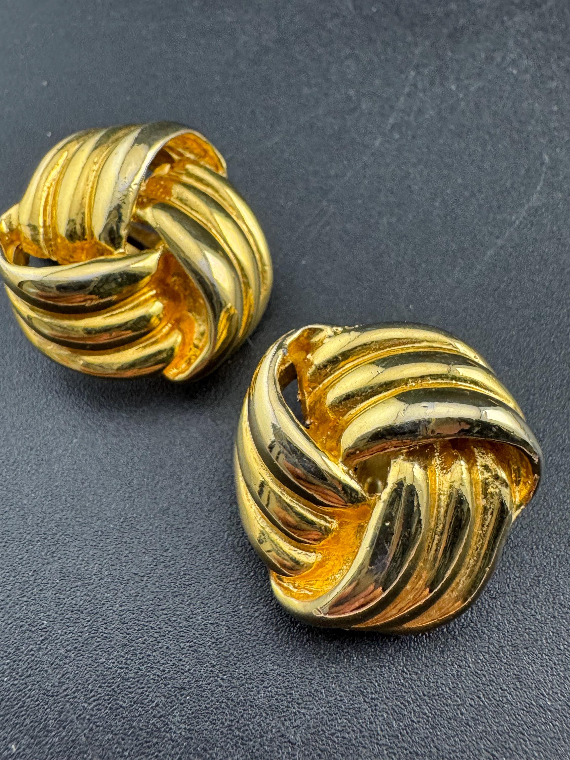 2cm abstract swirl knot clip on earrings Vintage gold tone