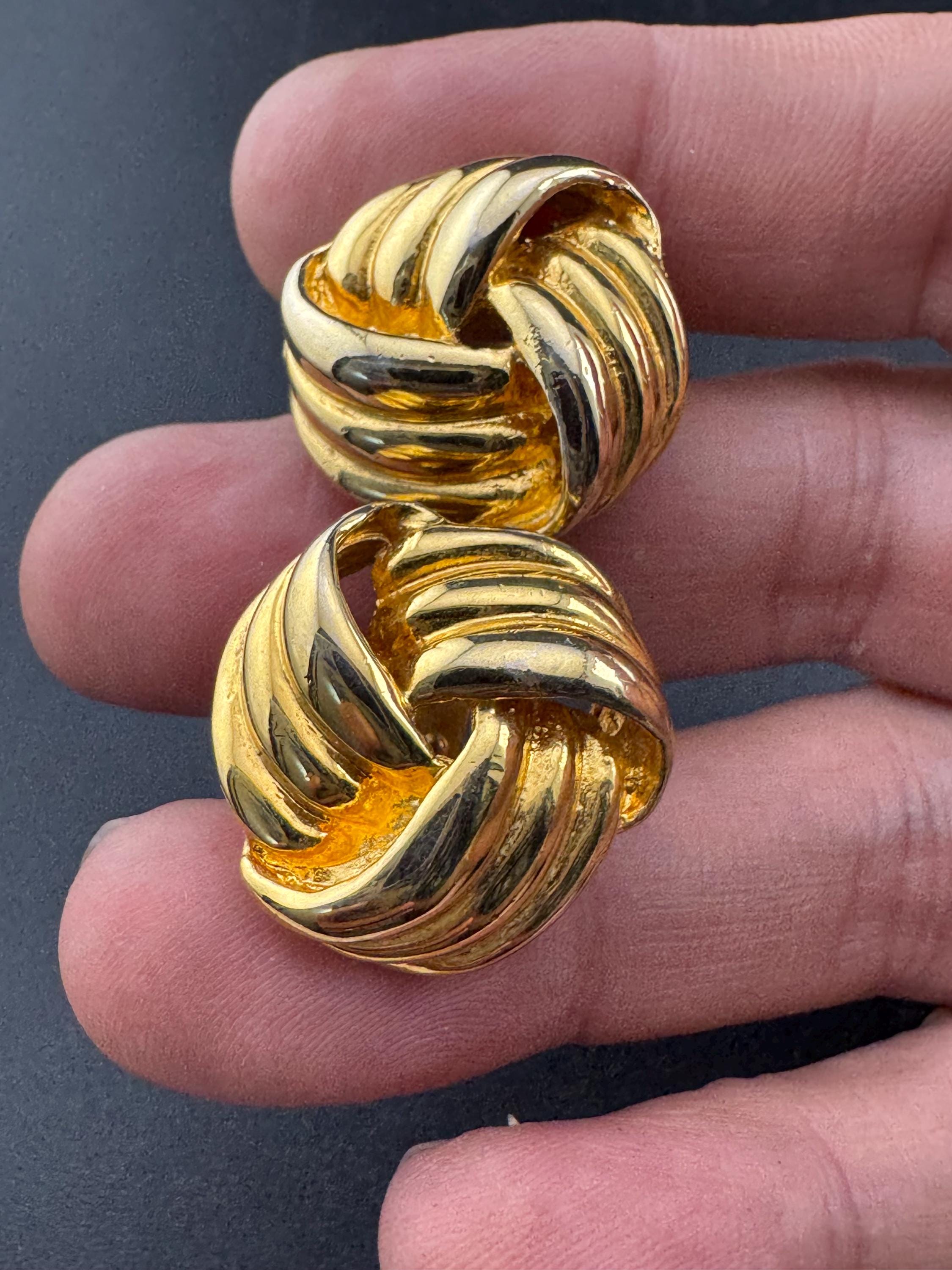 2cm abstract swirl knot clip on earrings Vintage gold tone