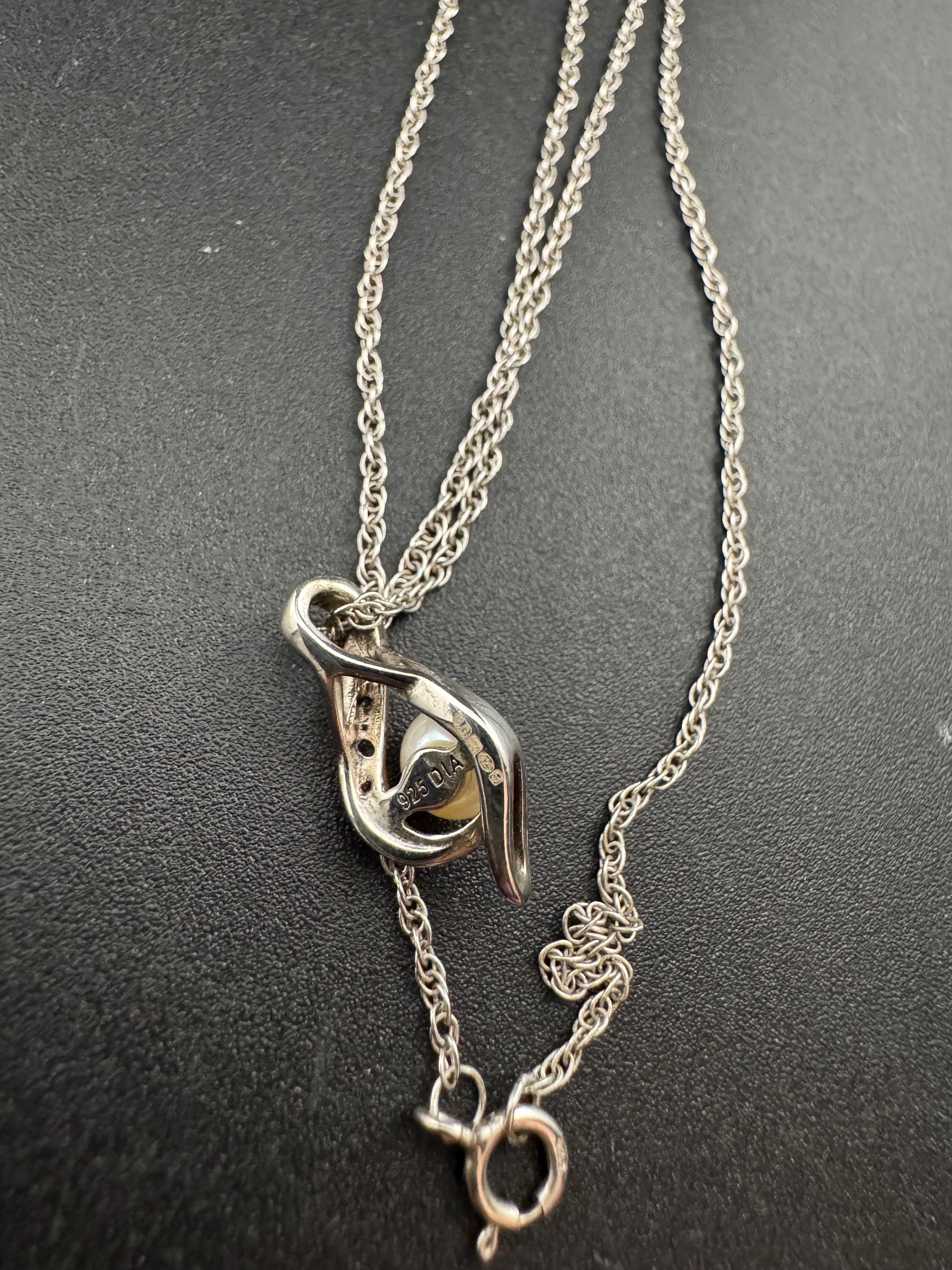 925 sterling silver dainty natural cultured pearl pendant on a 48cm chain