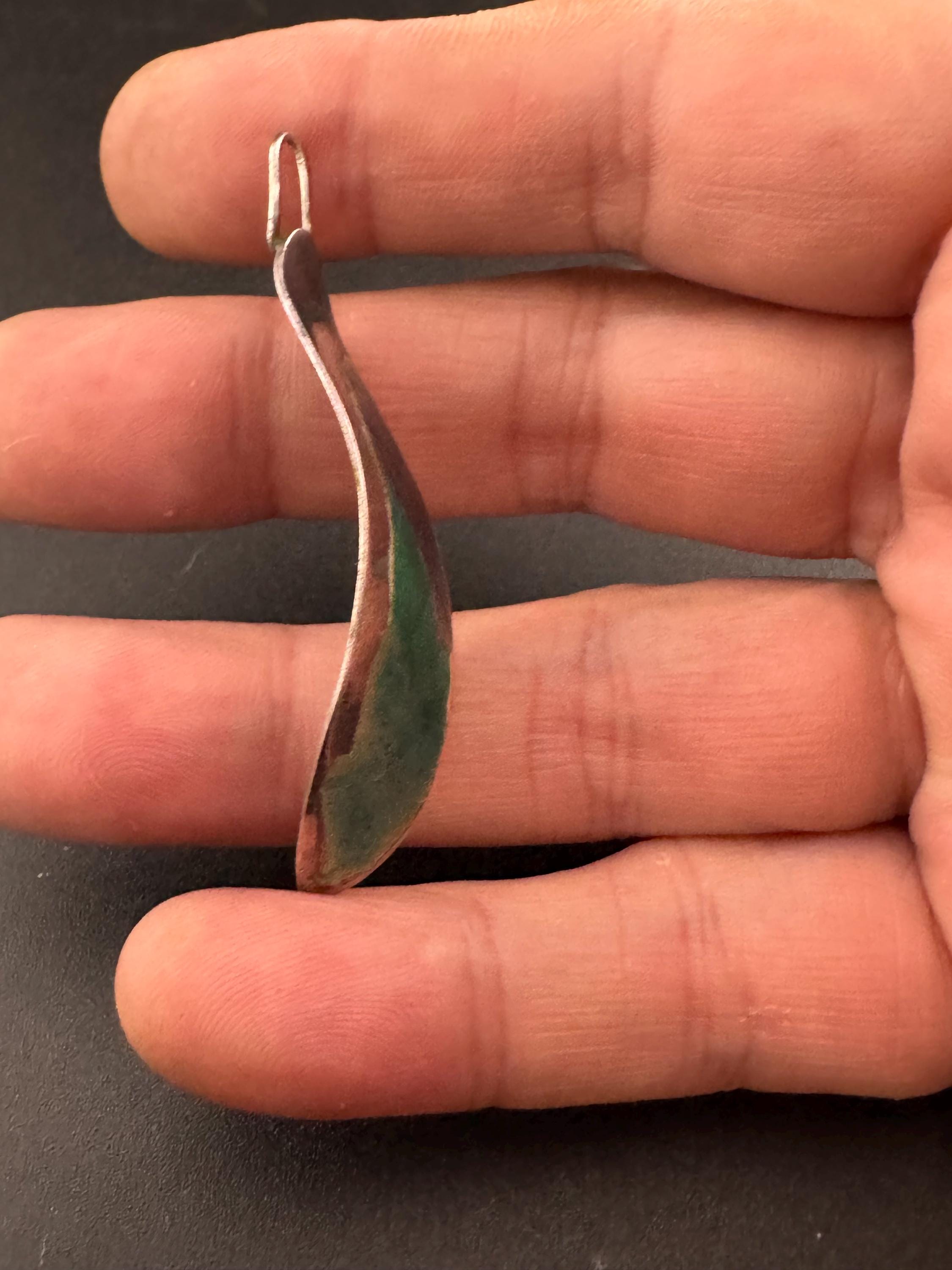 vintage green enamel artisan modernist pendant for a chain 925 sterling silver London hallmarks LMD