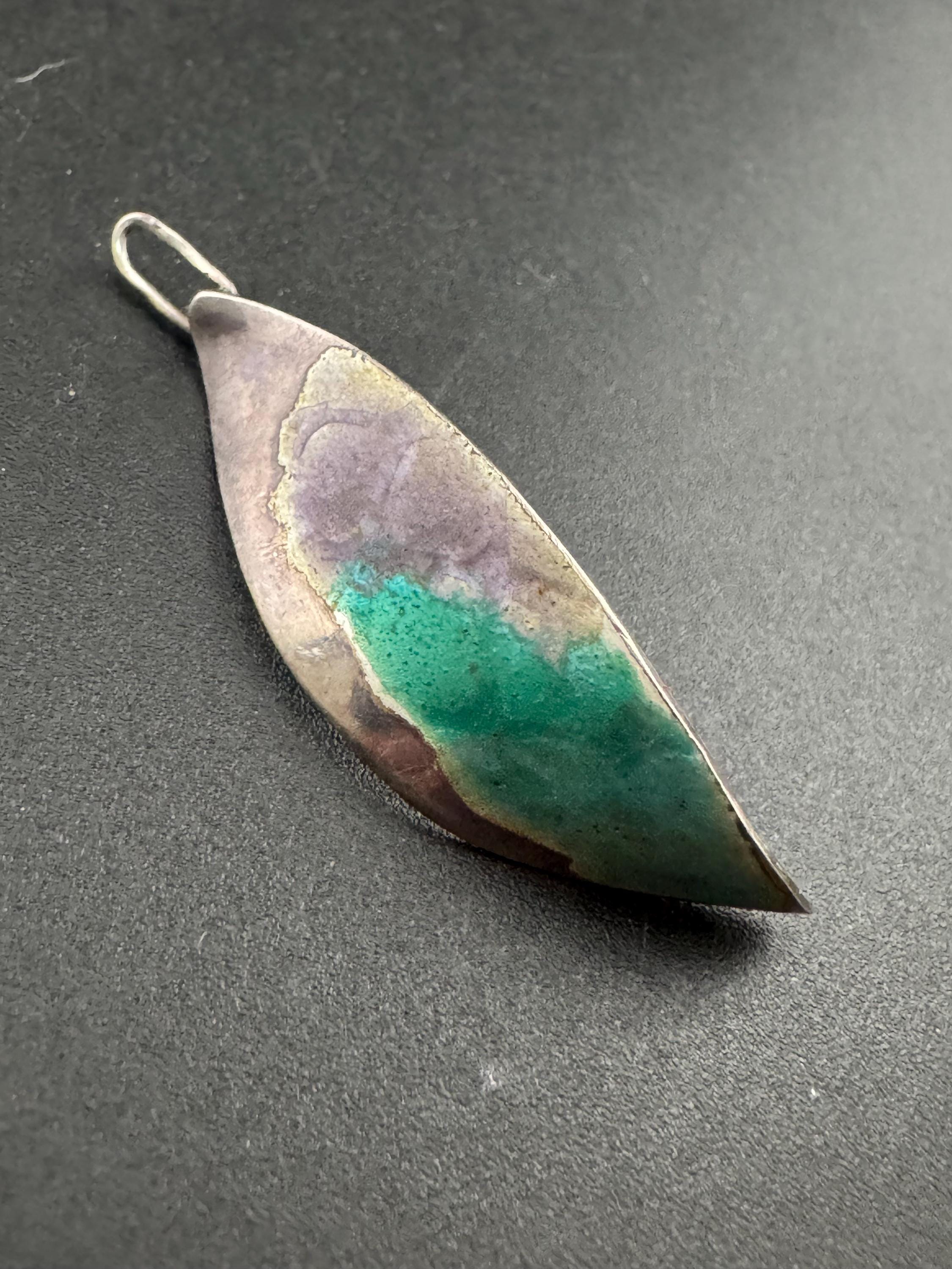 vintage green enamel artisan modernist pendant for a chain 925 sterling silver London hallmarks LMD