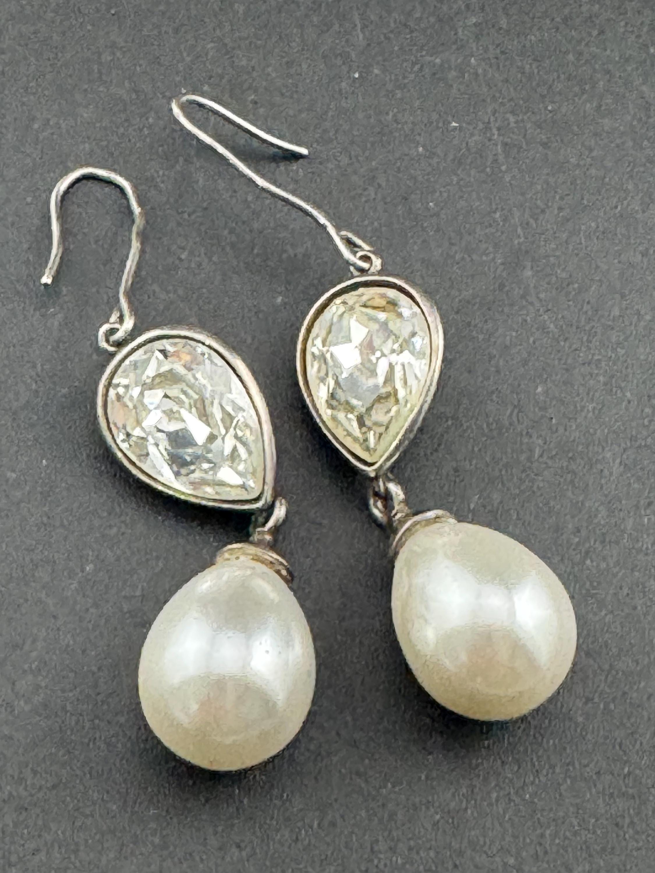 Vintage 1980s 925 Sterling Silver long glass pearl Drop pierced Earrings