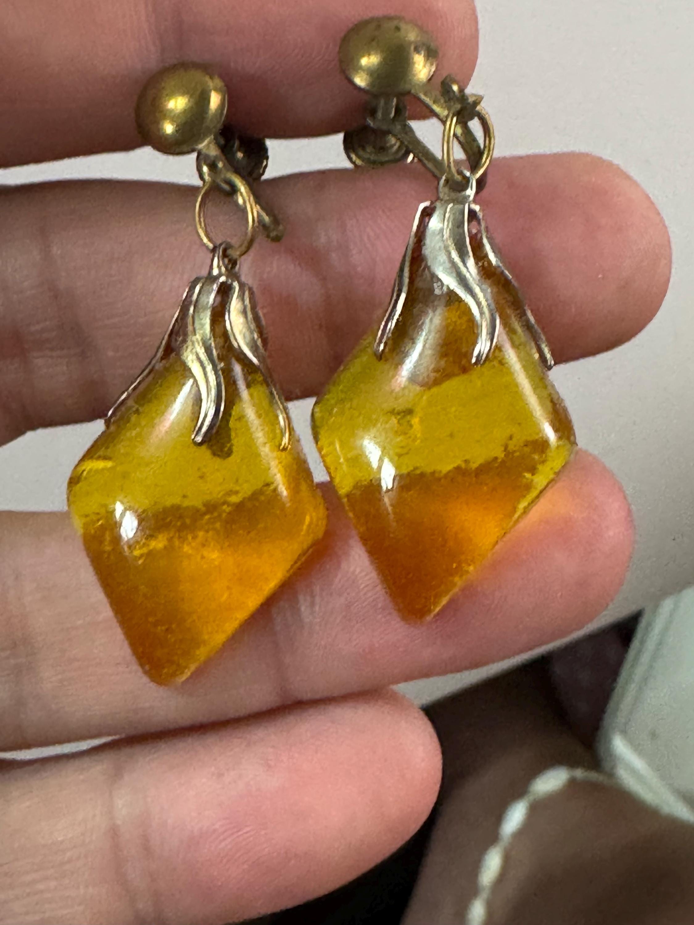 Vintage yellow faux amber Plastic dangly clip on earrings