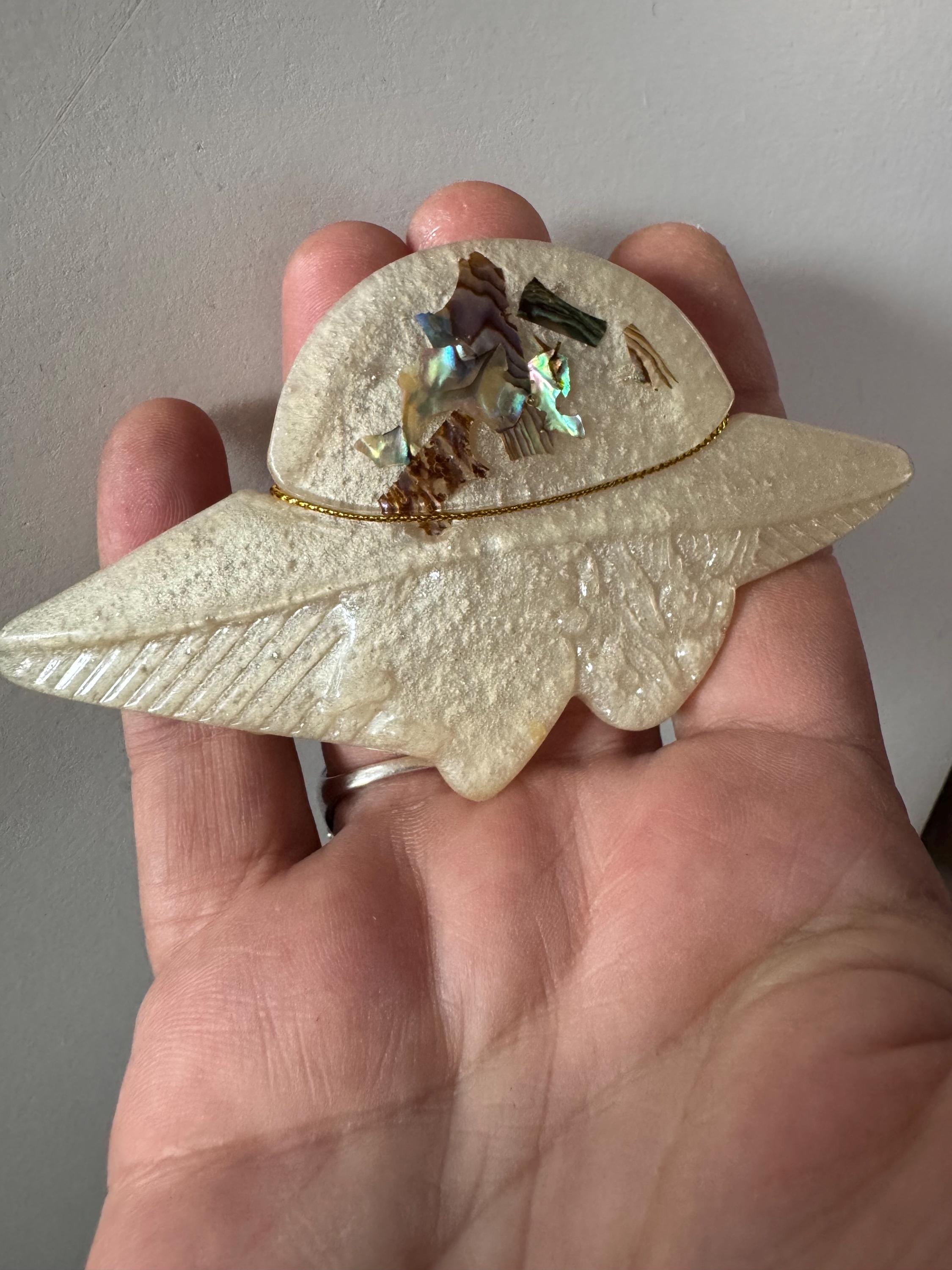 Oversized vintage lady in wide brimmed hat cream brooch inset with abalone shell, early plastic 1960s