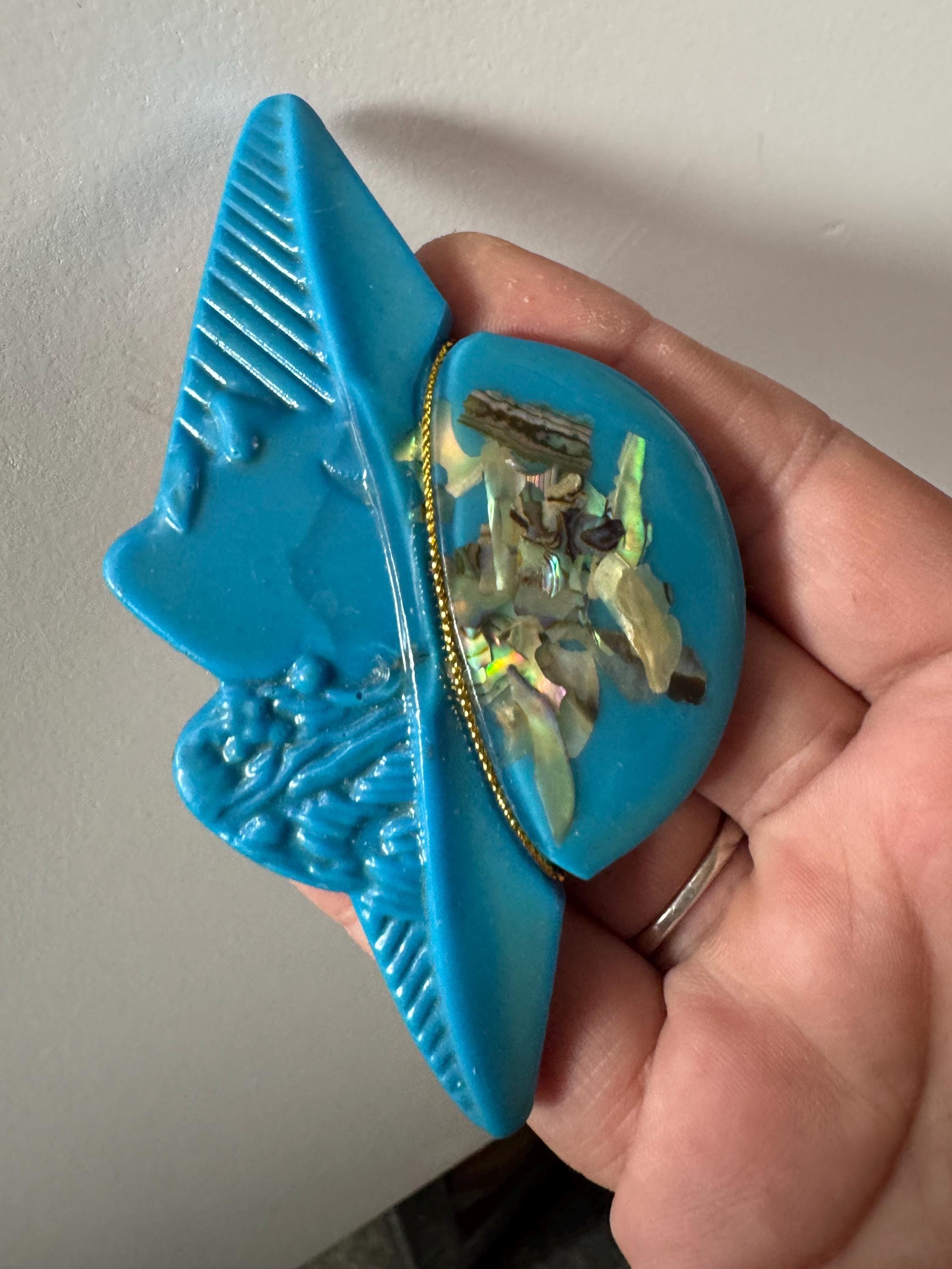 Oversized vintage lady in wide brimmed hat blue brooch inset with abalone shell, early plastic 1960s