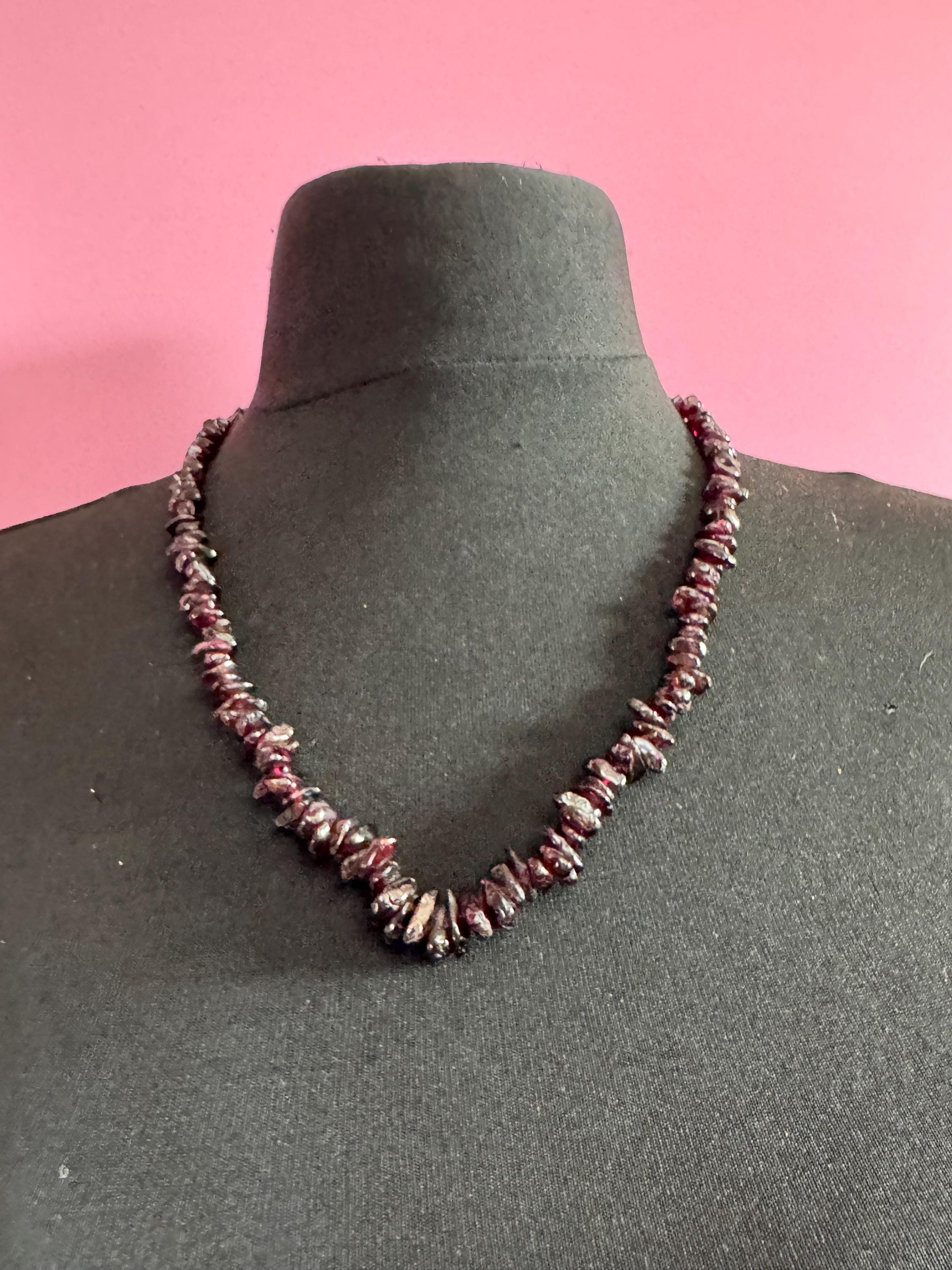 Antique Art Deco natural garnet red purple gemstone beaded necklace 59cm