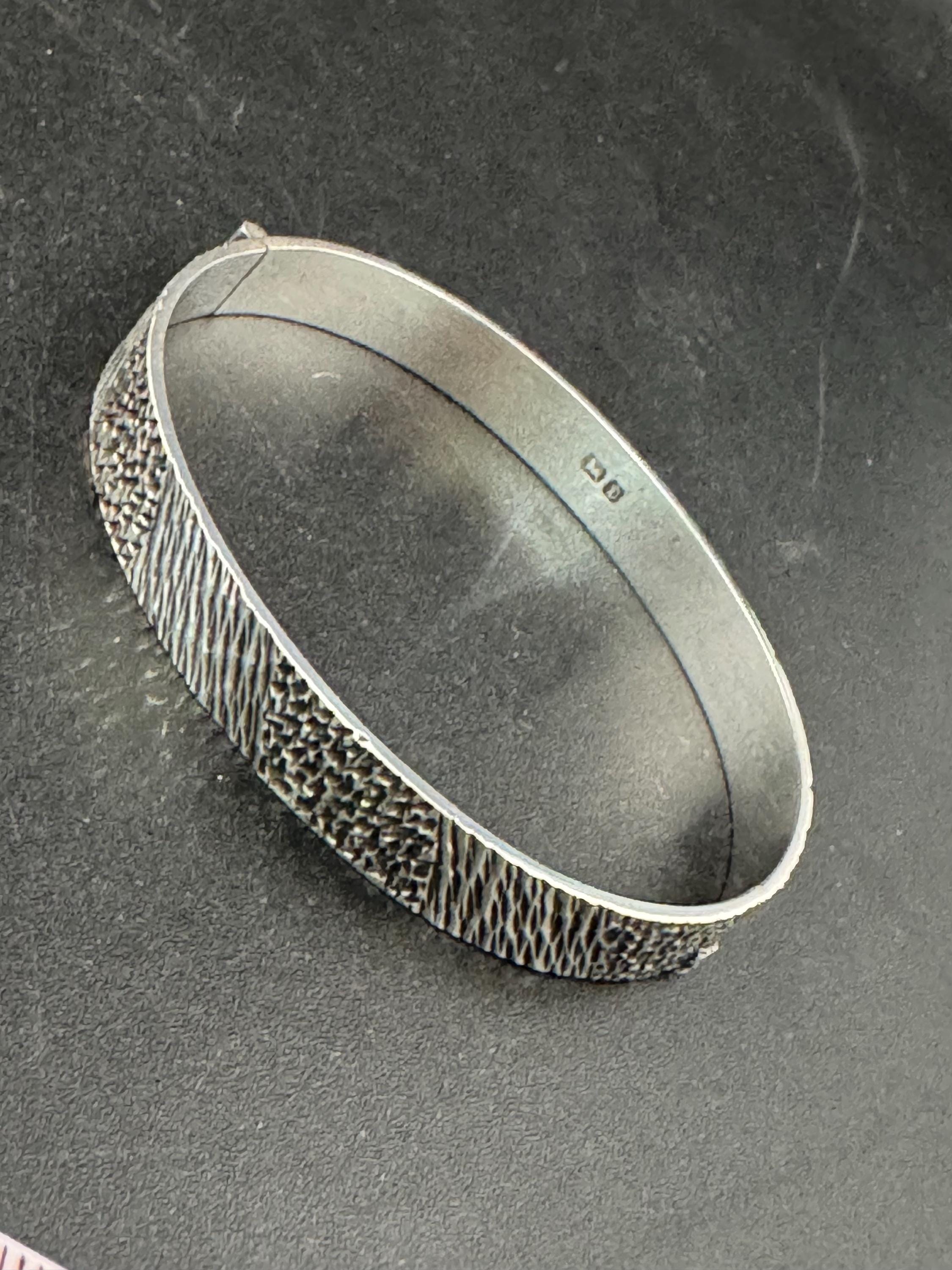 Retro 1970s 925 sterling silver textured modernist BARK hinged bangle bracelet vintage 16.8gm 1978