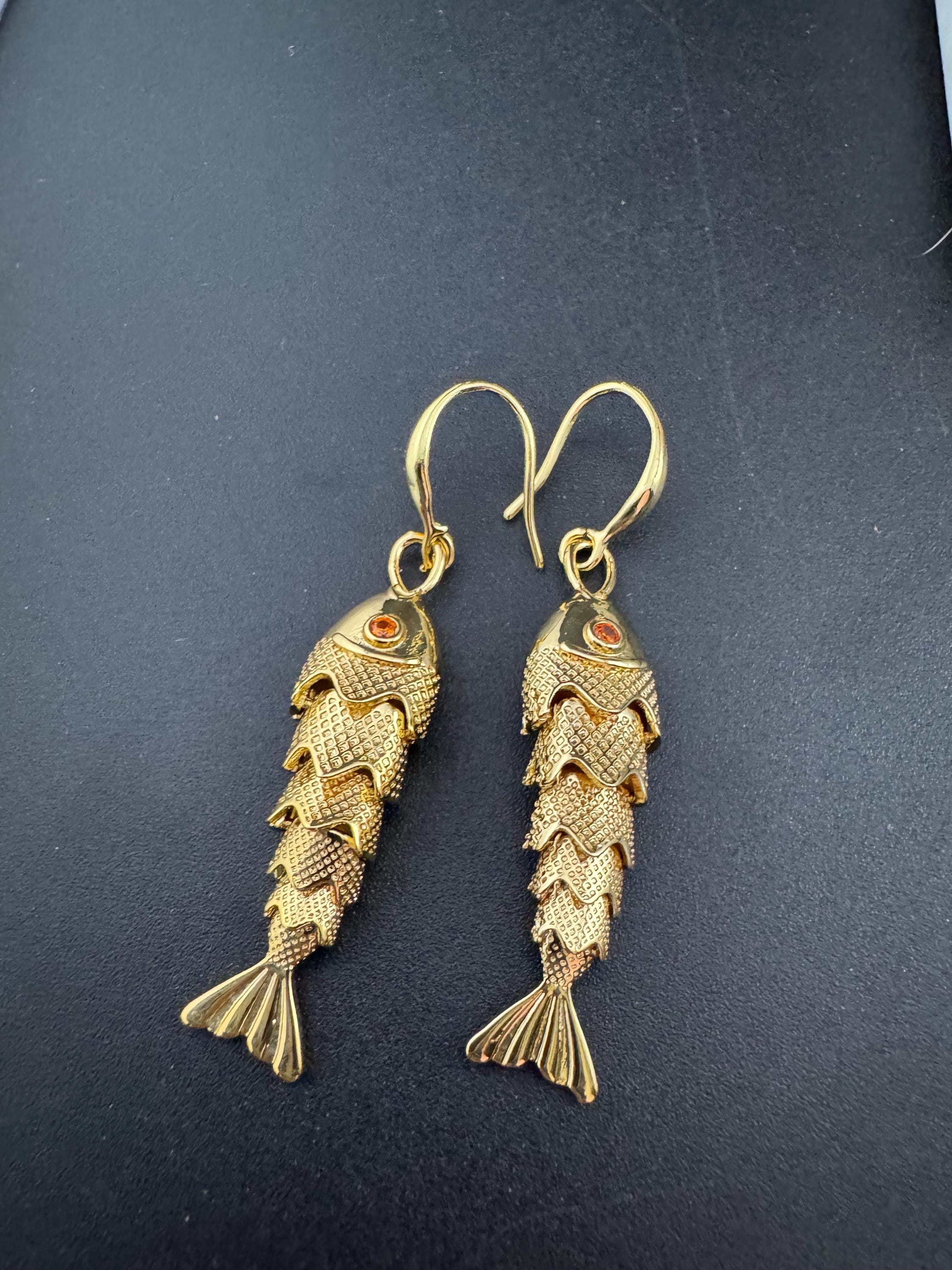 18k GP earwires Nautical silver or gold tone 3D novelty articulated moving fish dangly drop charm earrings for pierced ears