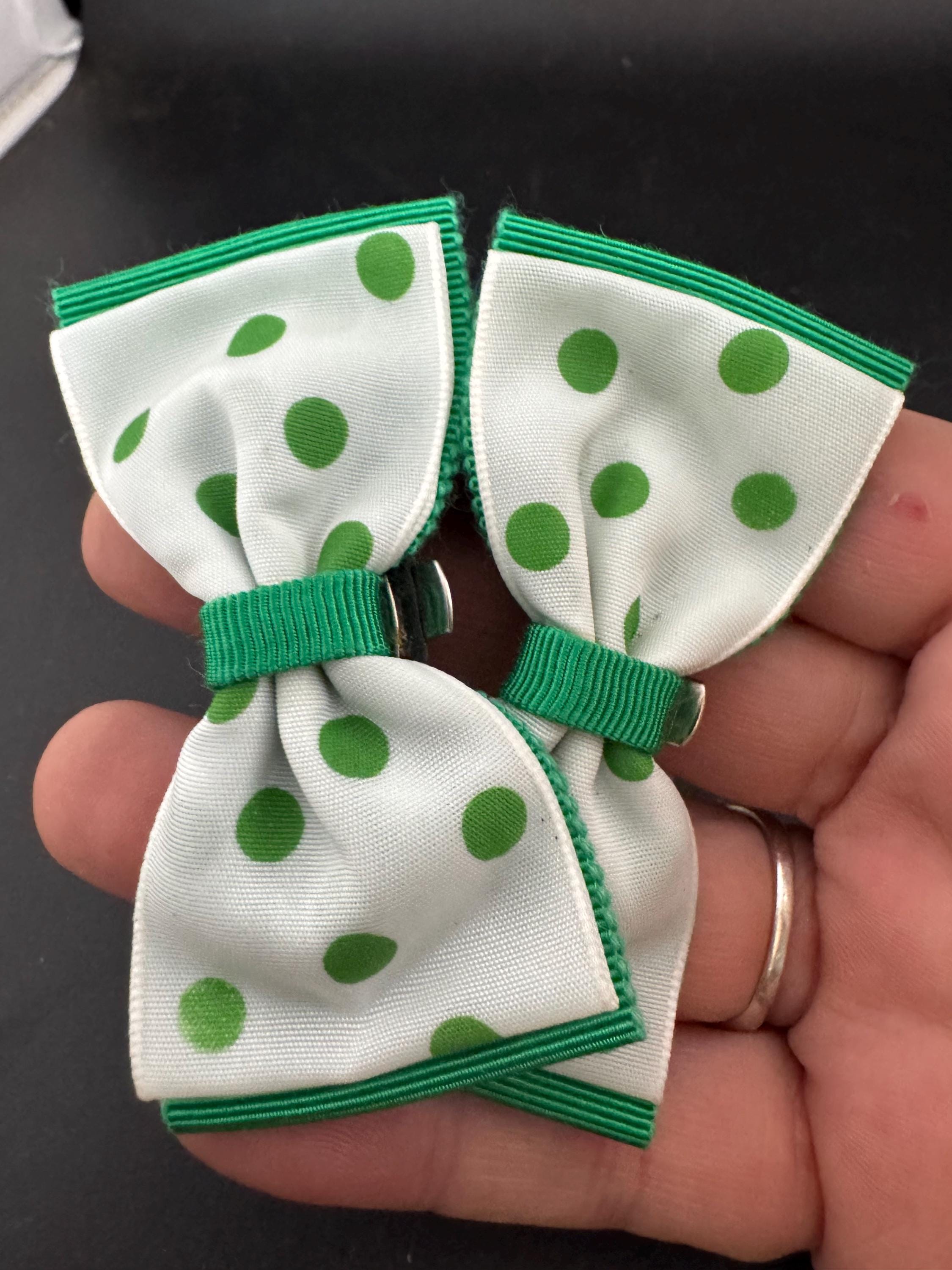 Vintage pair of bright green and white polka dot GROSGRAIN BOW shoe clips ideal pimp up your pumps flats 1980s 1990s