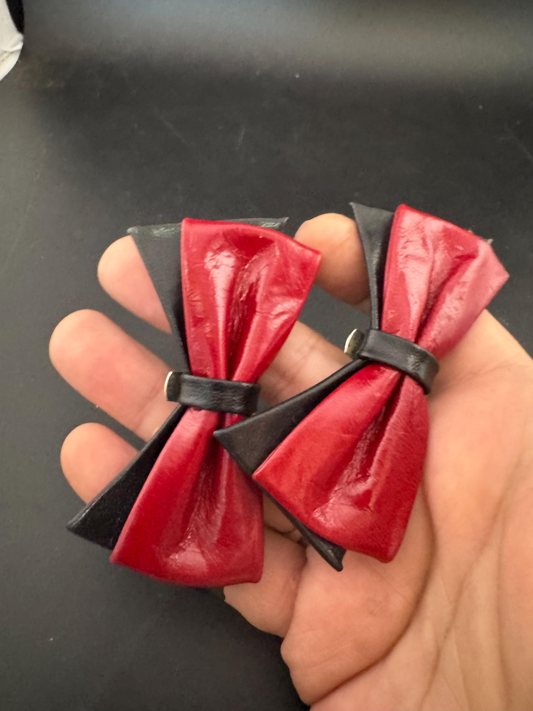 Vintage pair of black and dark red leather twist detail shoe clips trims ideal pumps flats decorations 1980s 1990s