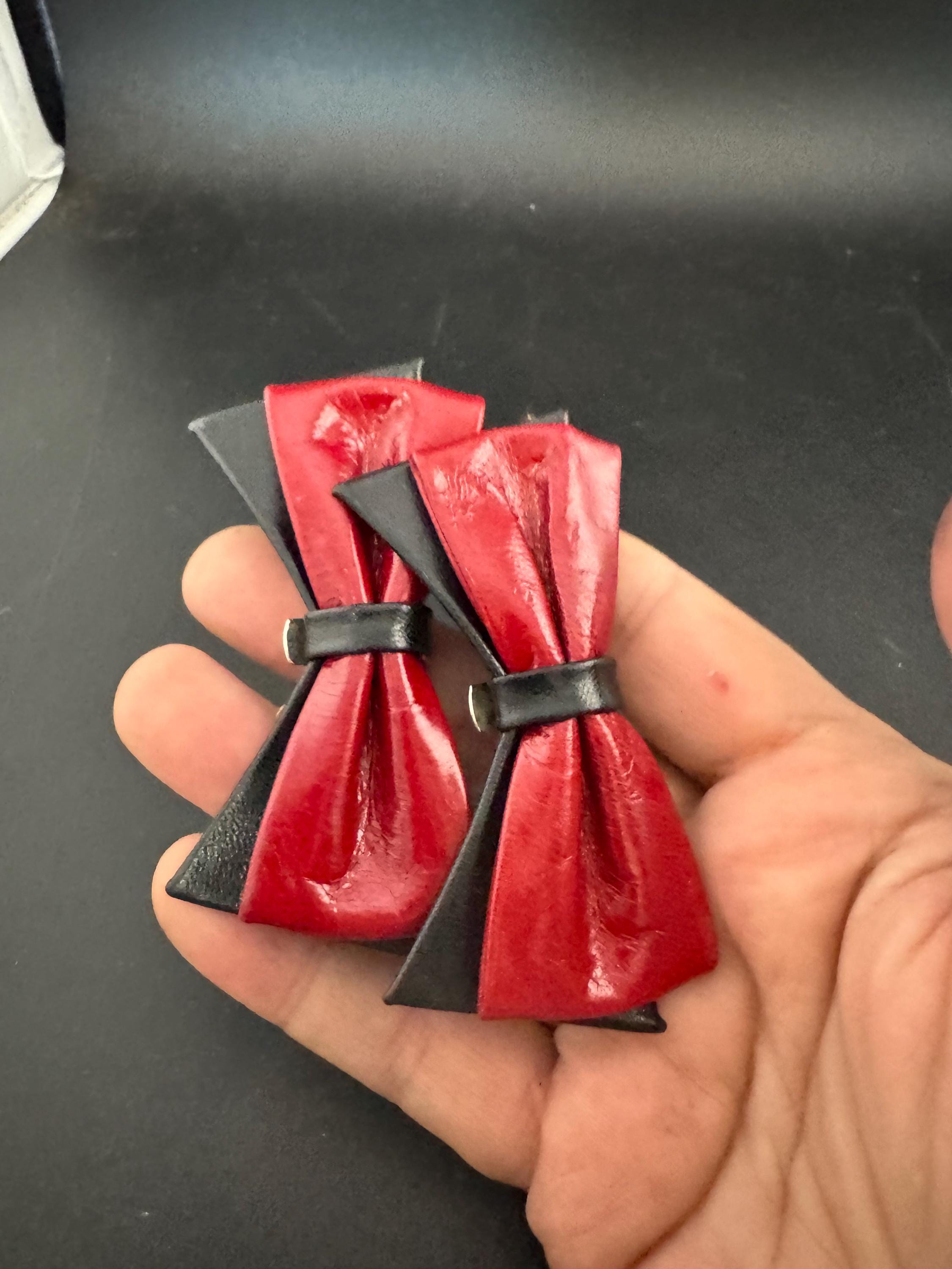 Vintage pair of black and dark red leather twist detail shoe clips trims ideal pumps flats decorations 1980s 1990s