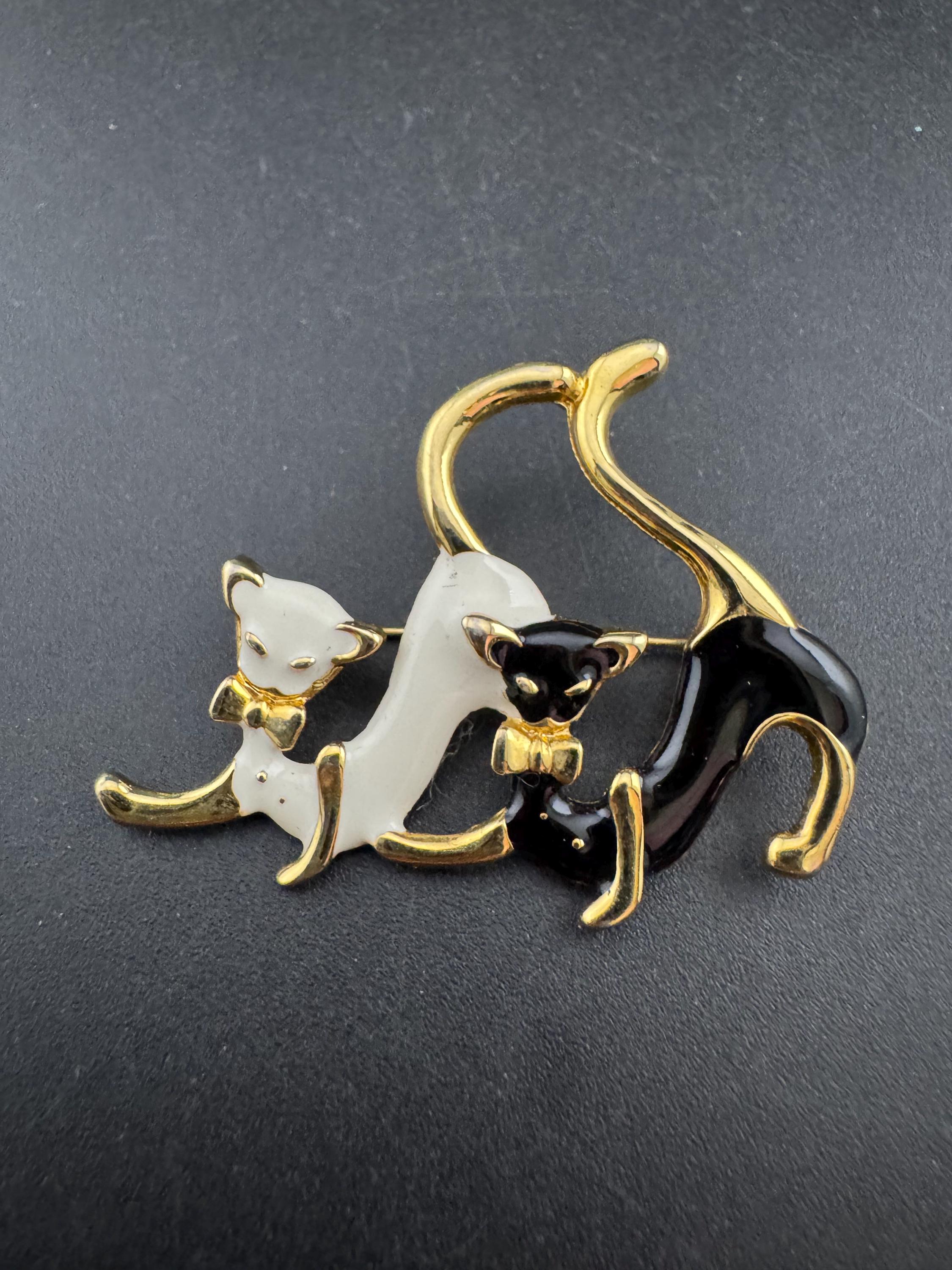 Vintage Gold Tone Enamel Cats Brooch - Bow Ties