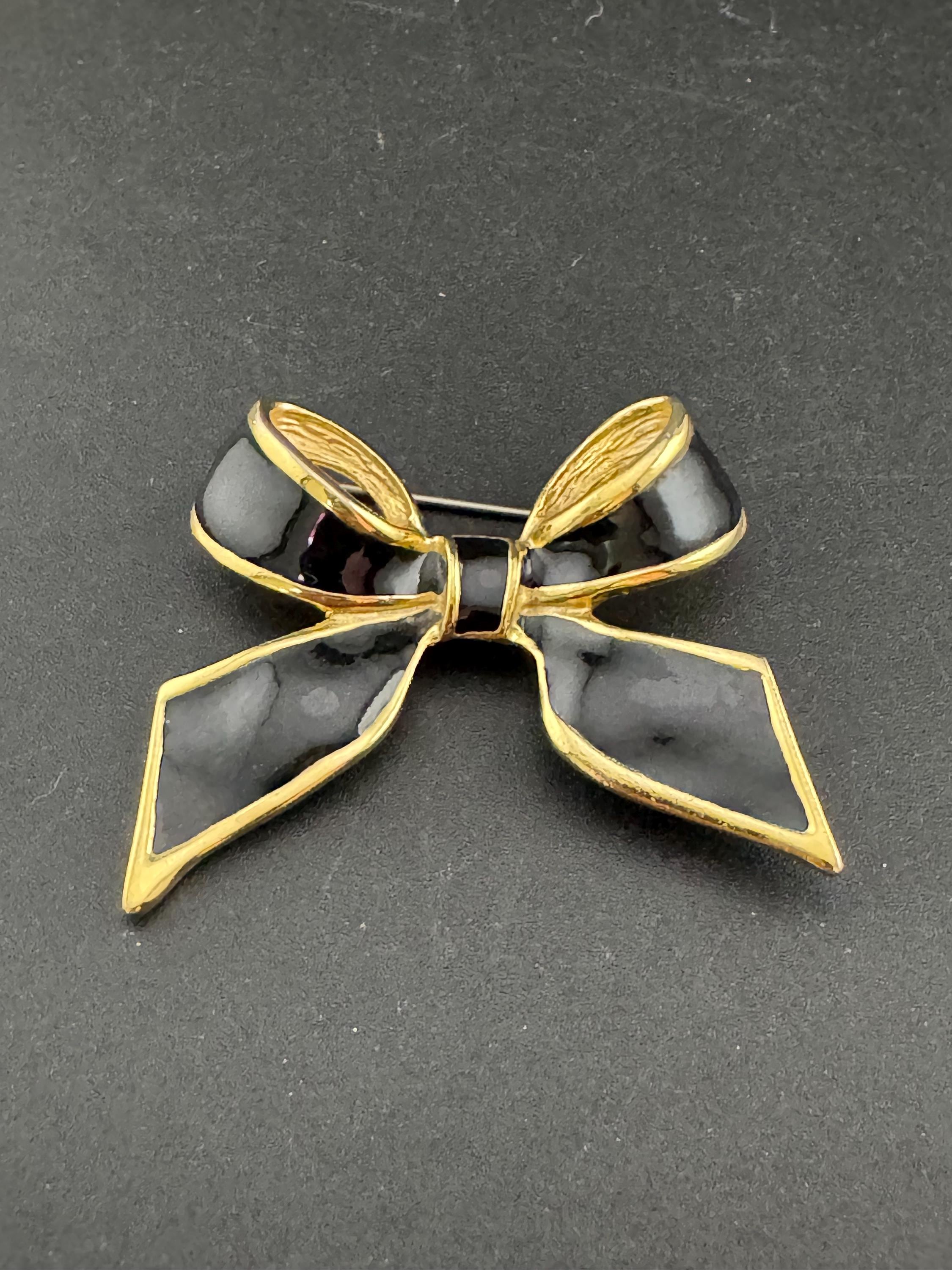 Vintage high end 5cm black Enamel gold tone bow brooch