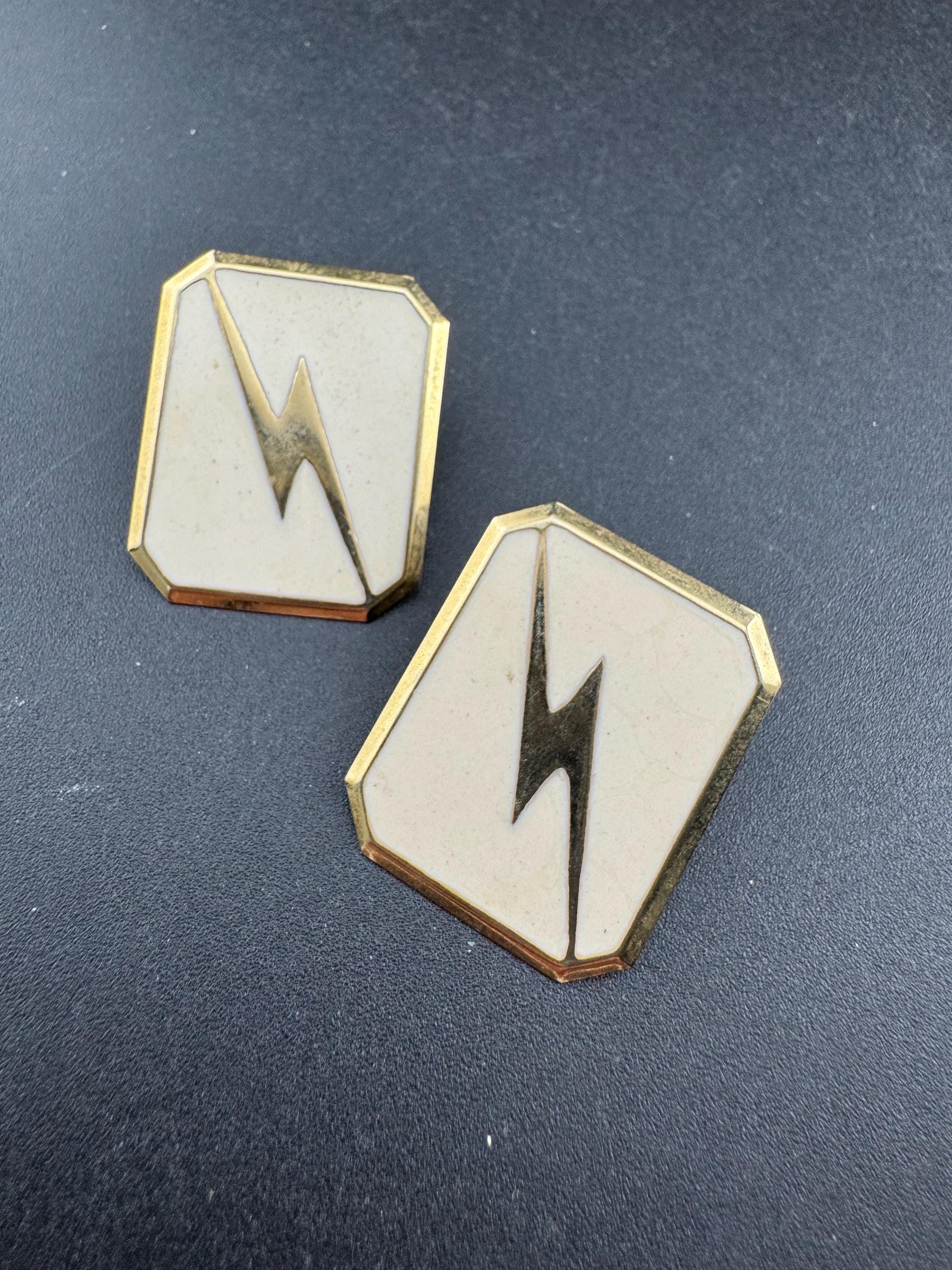 Vintage 1980s nude neutral cream enamel octagonal studs for pierced ears, stud earrings gold tone