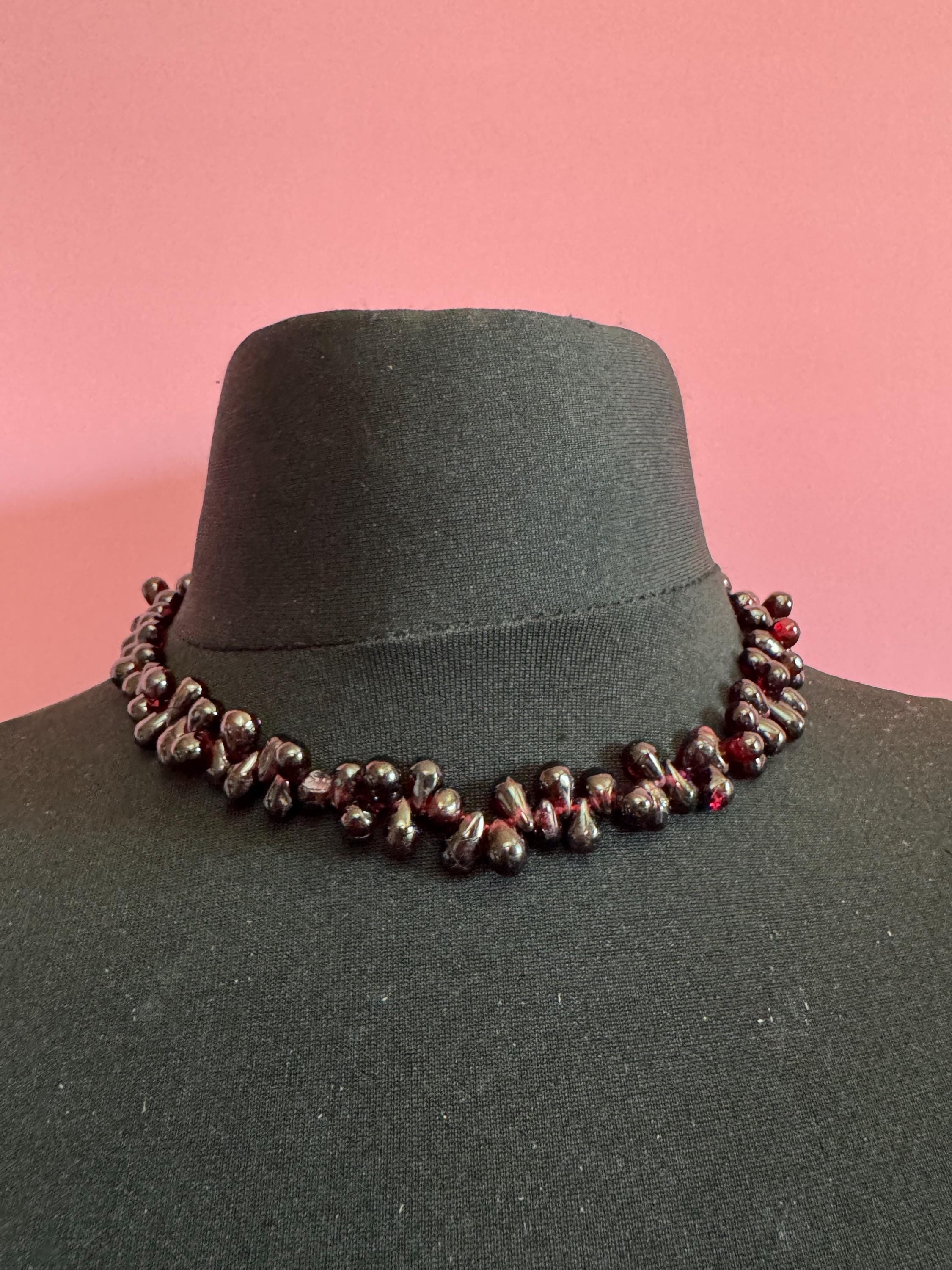 Antique Art Deco natural garnet red purple gemstone beaded necklace 45cm