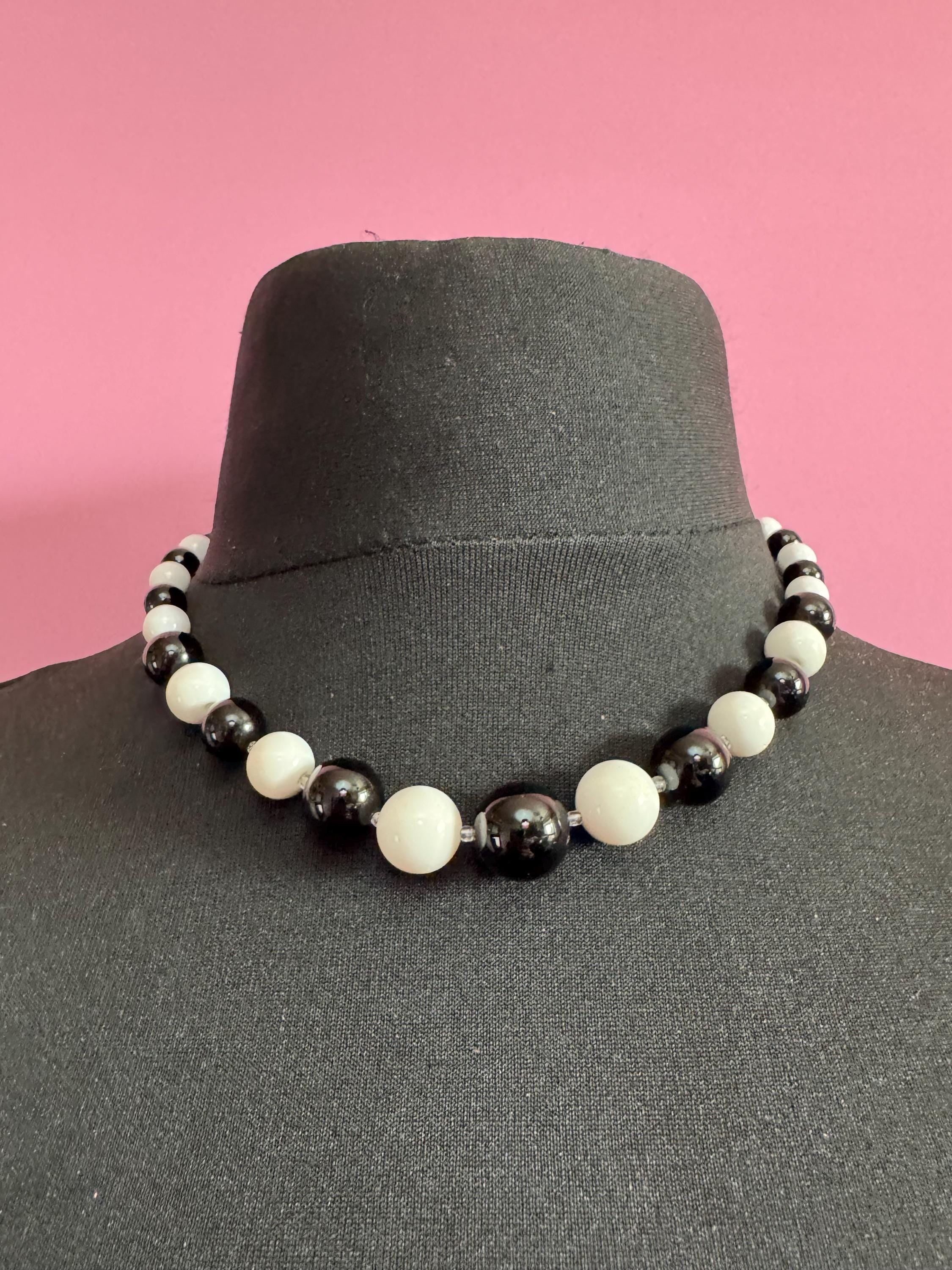 Vintage black and White monochrome milk glass beaded collar necklace 45cm