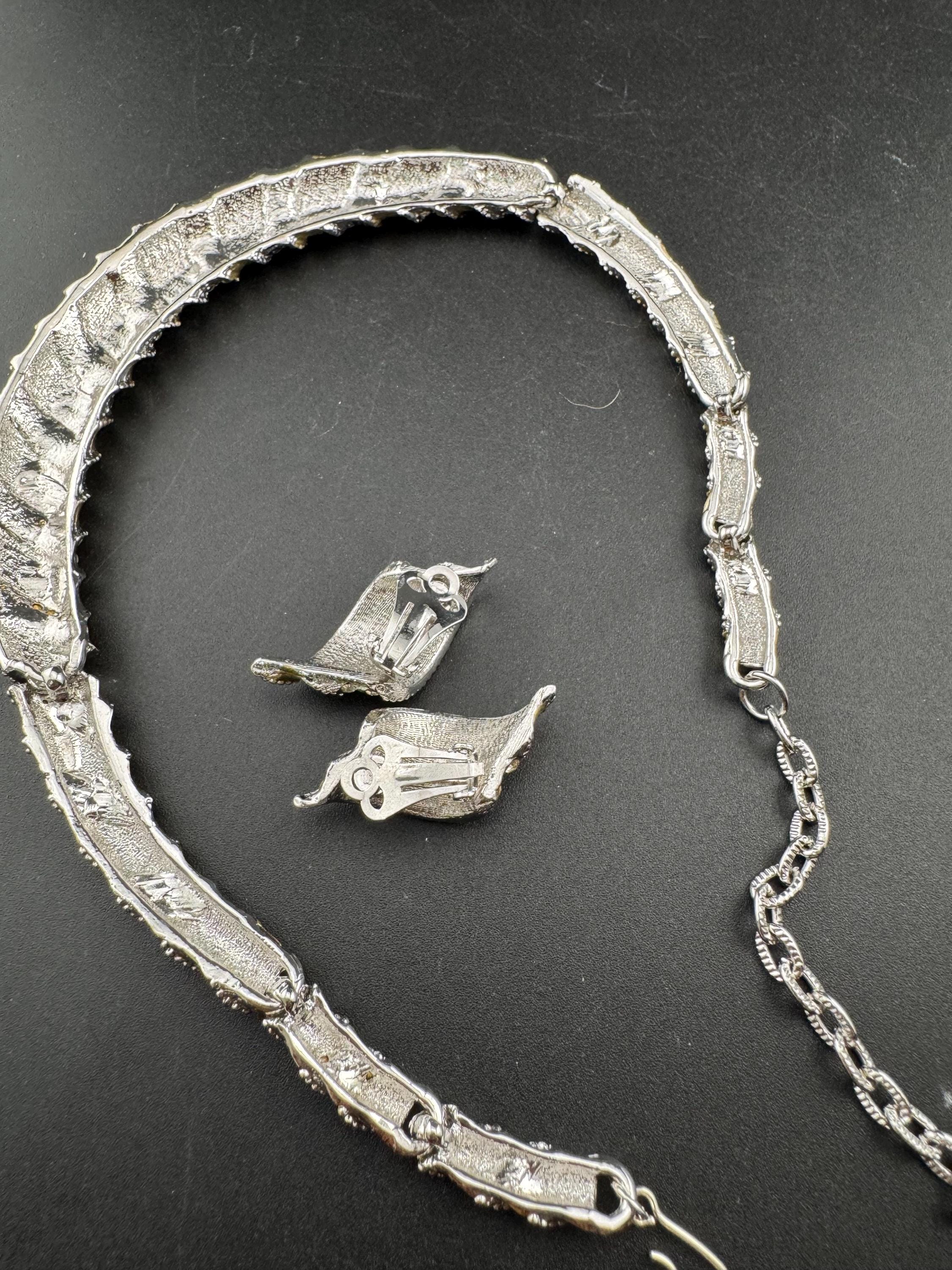 Vintage gold and silver tone striped clear diamanté jewellery set. Choker Necklace and clip on earrings, Demi parure