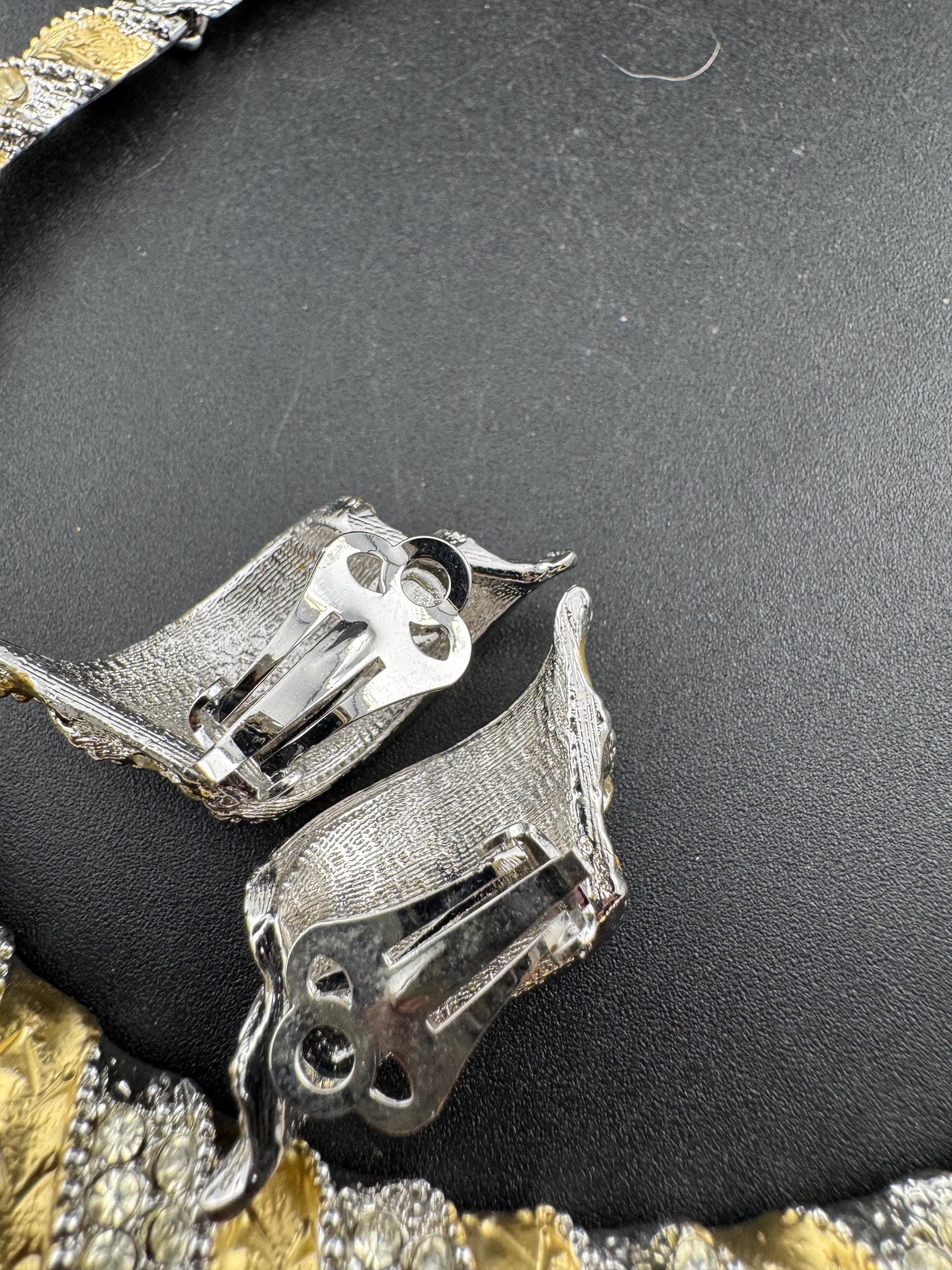 Vintage gold and silver tone striped clear diamanté jewellery set. Choker Necklace and clip on earrings, Demi parure