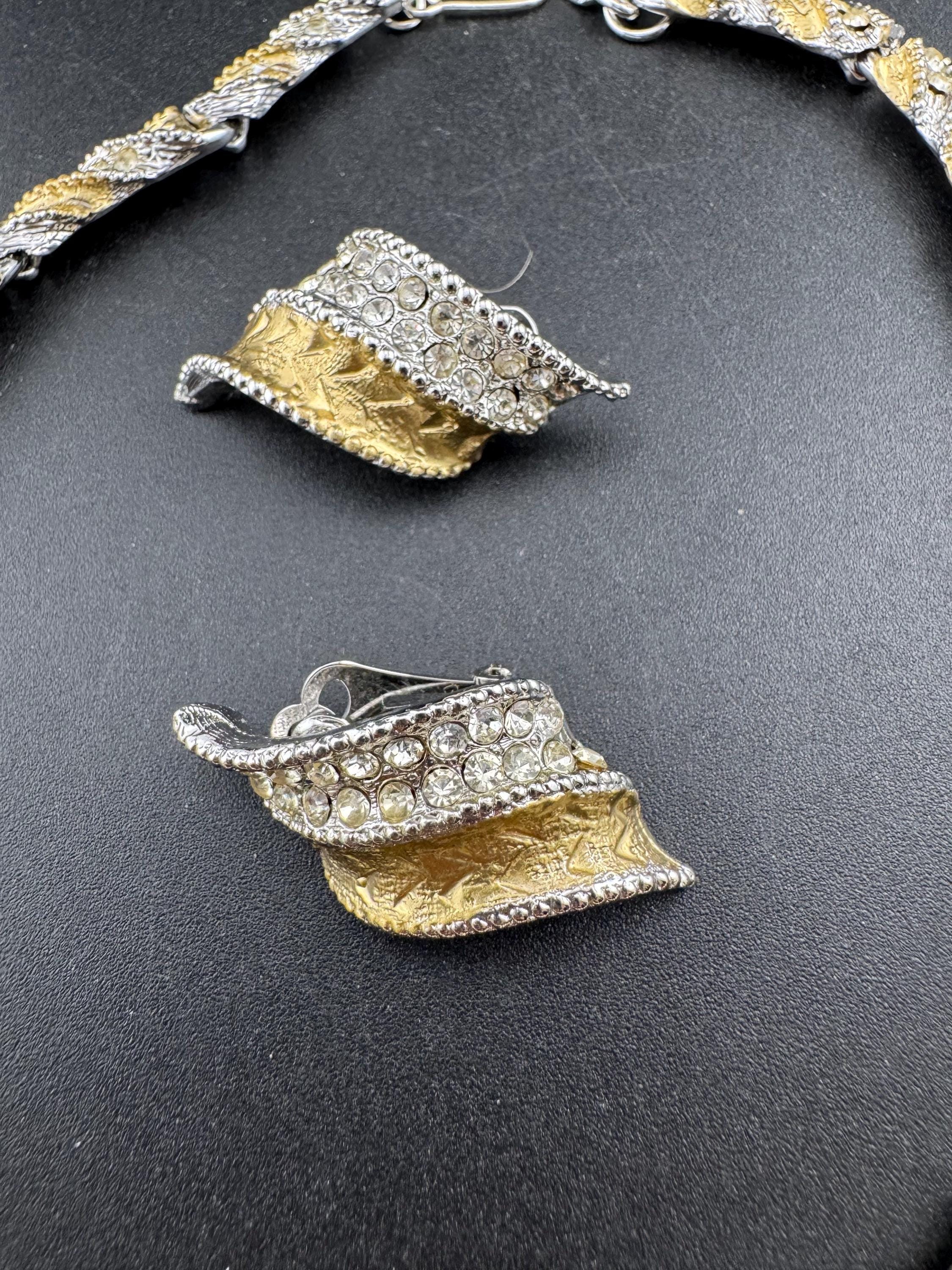 Vintage gold and silver tone striped clear diamanté jewellery set. Choker Necklace and clip on earrings, Demi parure