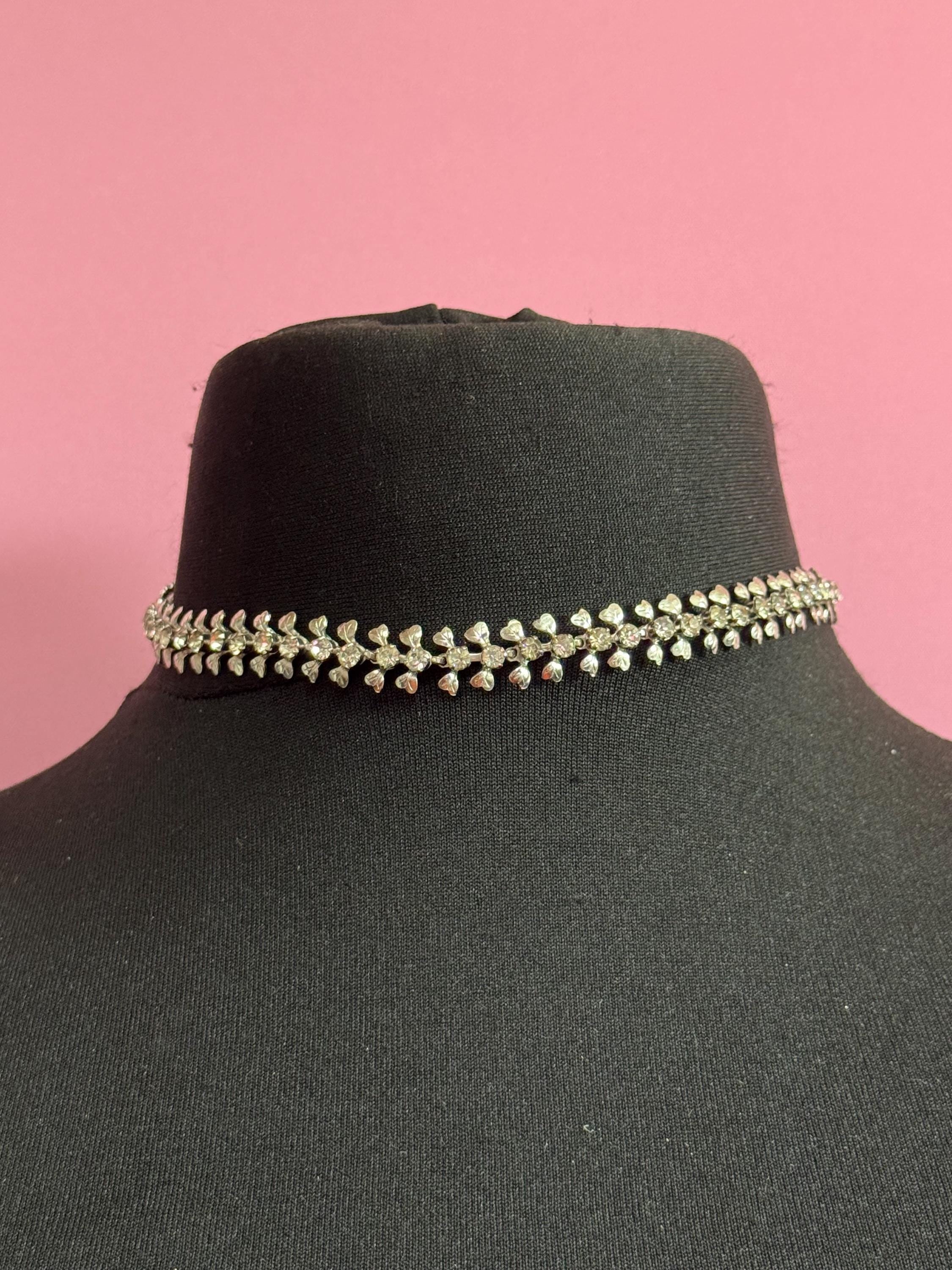 Dainty sit on the neck petite 40cm vintage clear diamanté rhinestone crystal silver tone choker necklace mid century
