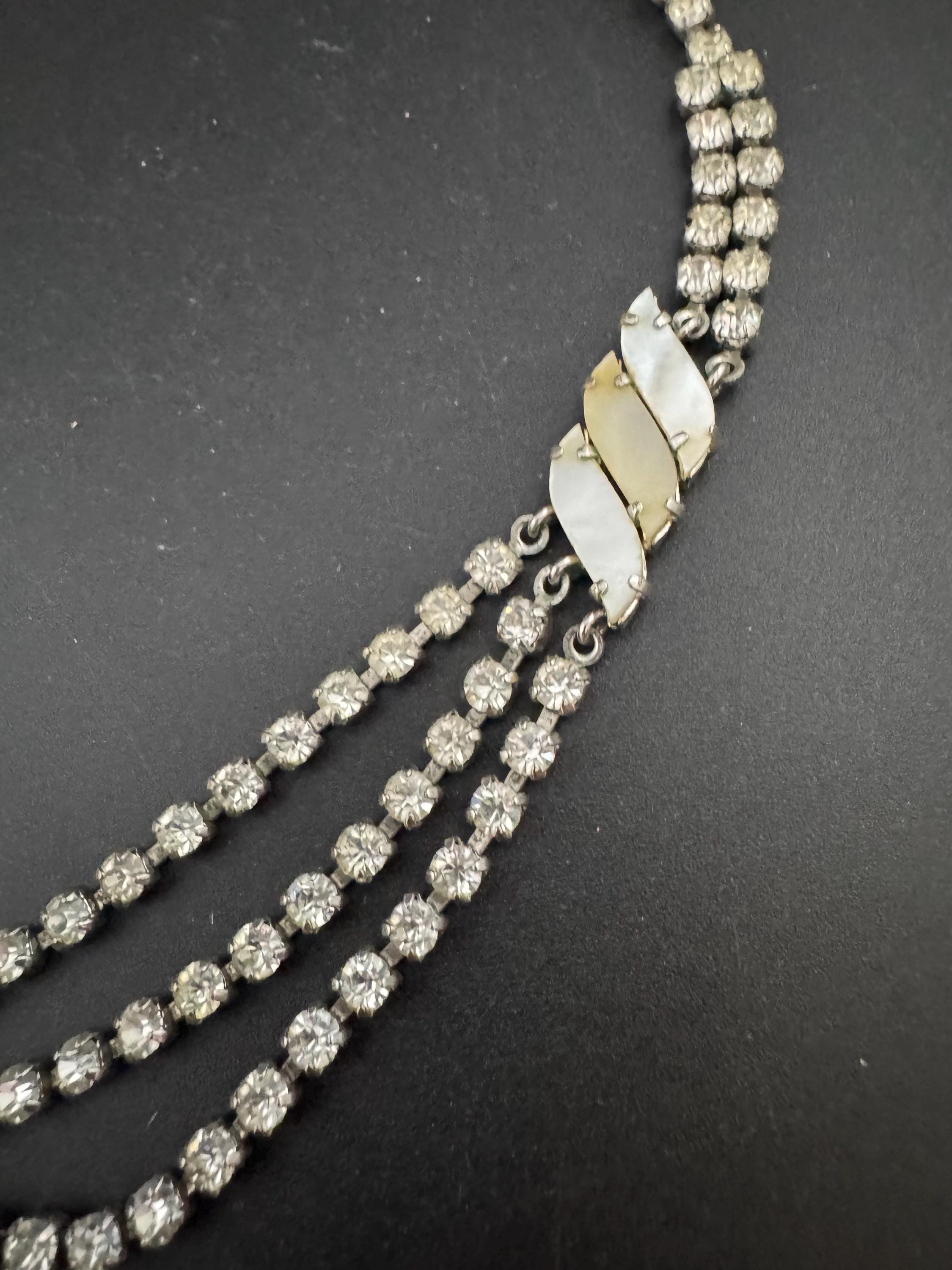 To 43cm vintage clear diamanté rhinestone mother of pearl crystal silver tone drop choker necklace mid century