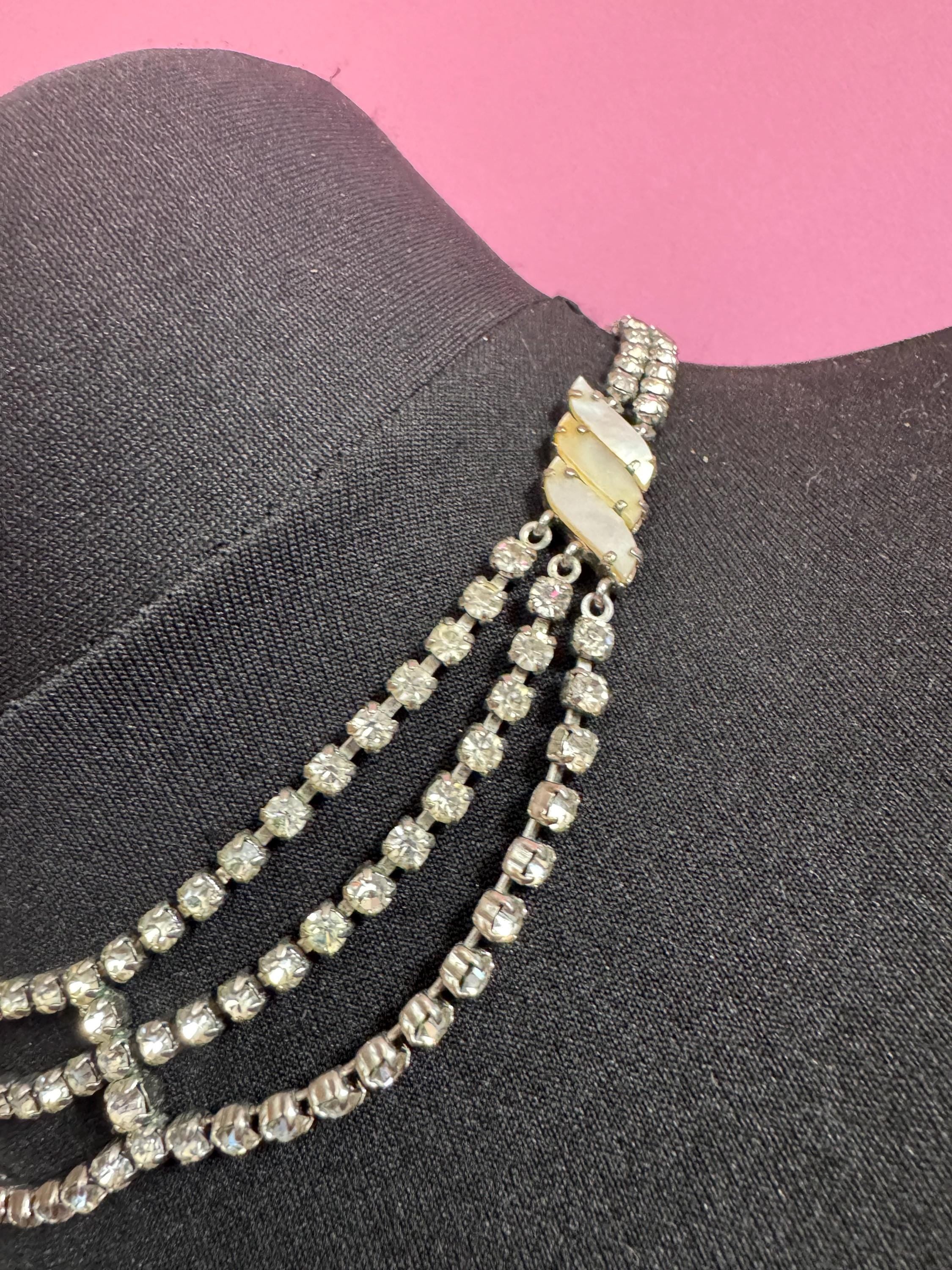 To 43cm vintage clear diamanté rhinestone mother of pearl crystal silver tone drop choker necklace mid century