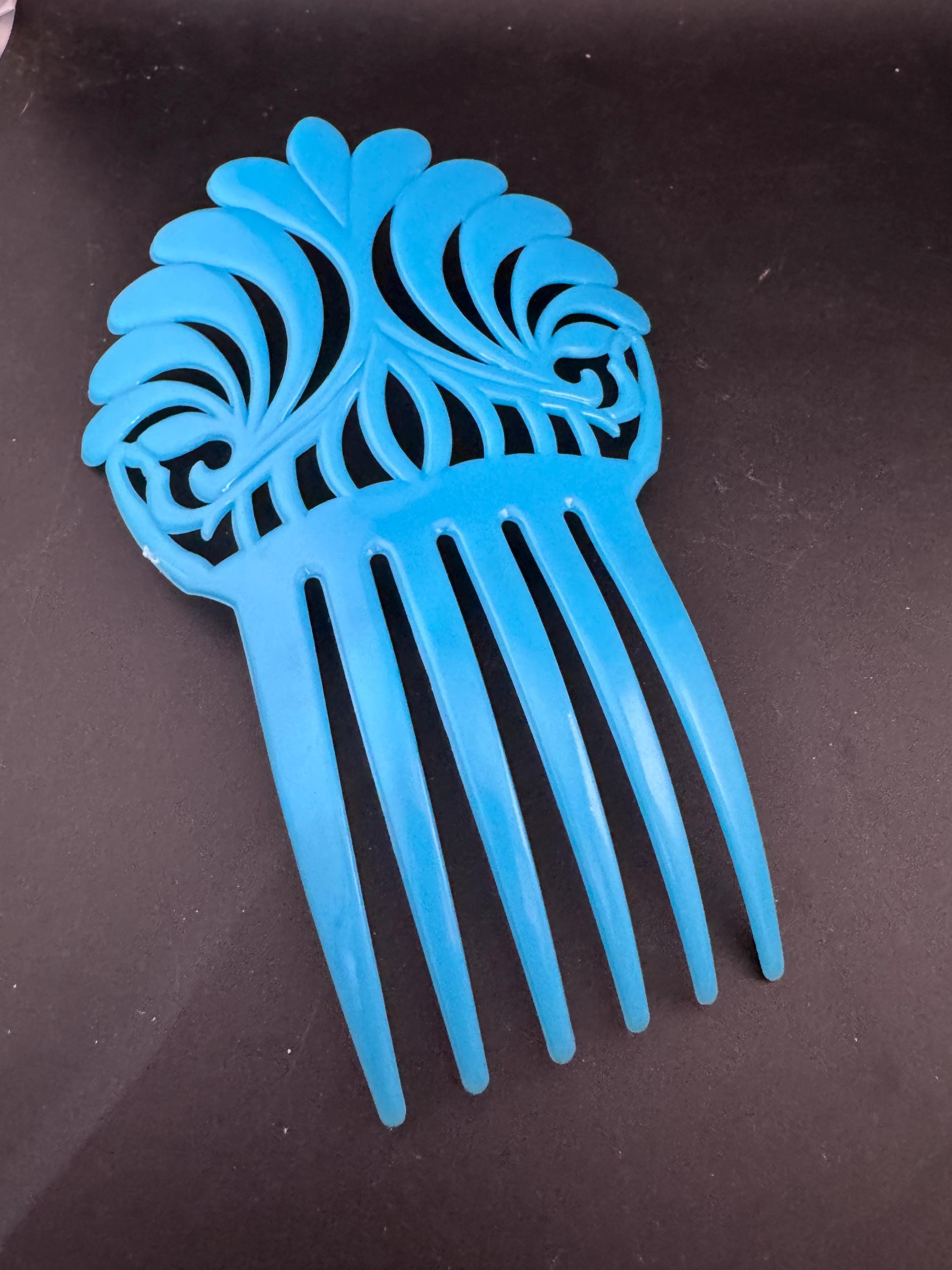 vintage turquoise BLUE openwork plastic traditional Spanish peineta hair comb, mantilla