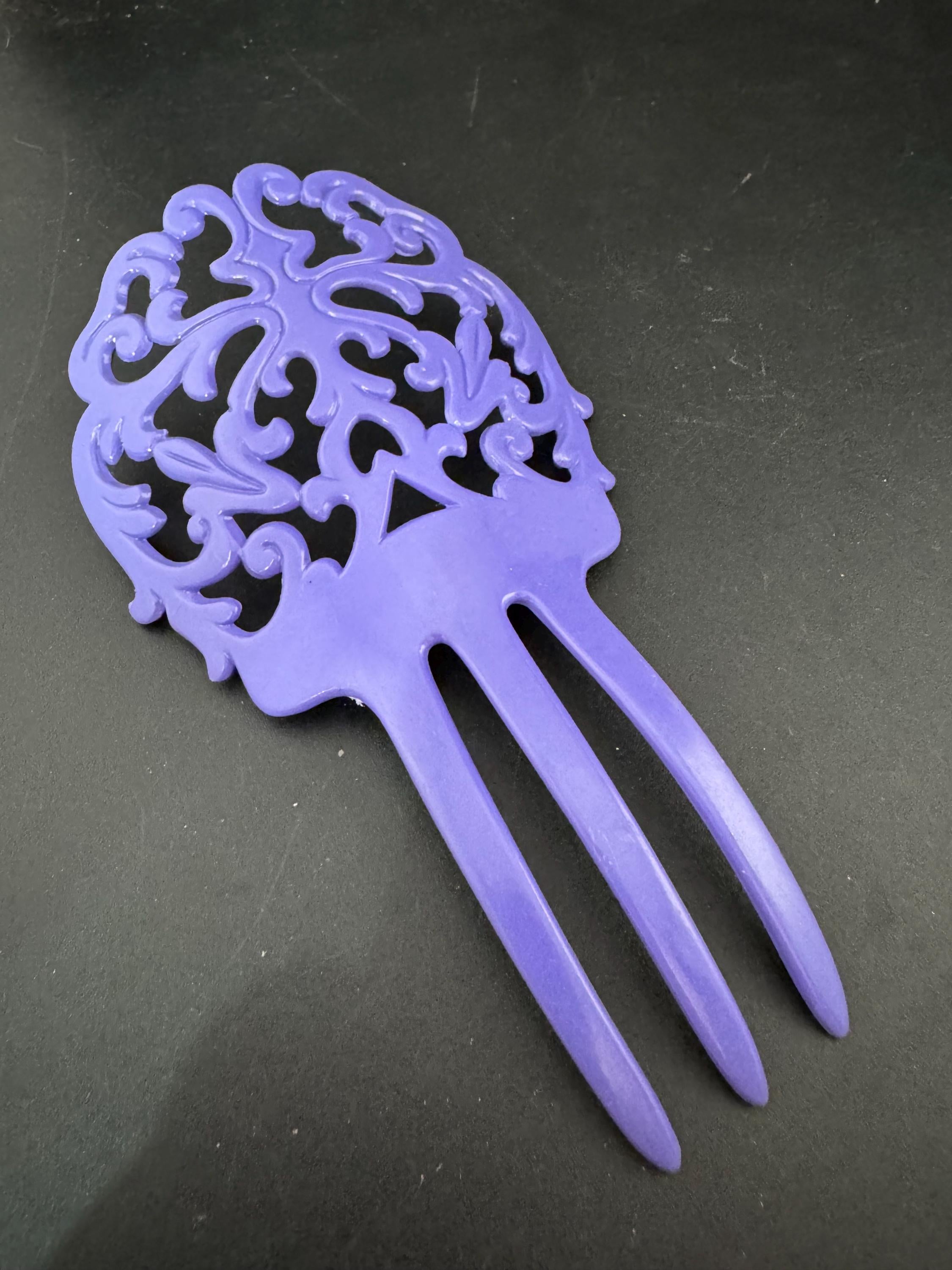 vintage purple openwork plastic traditional Spanish peineta hair comb, mantilla