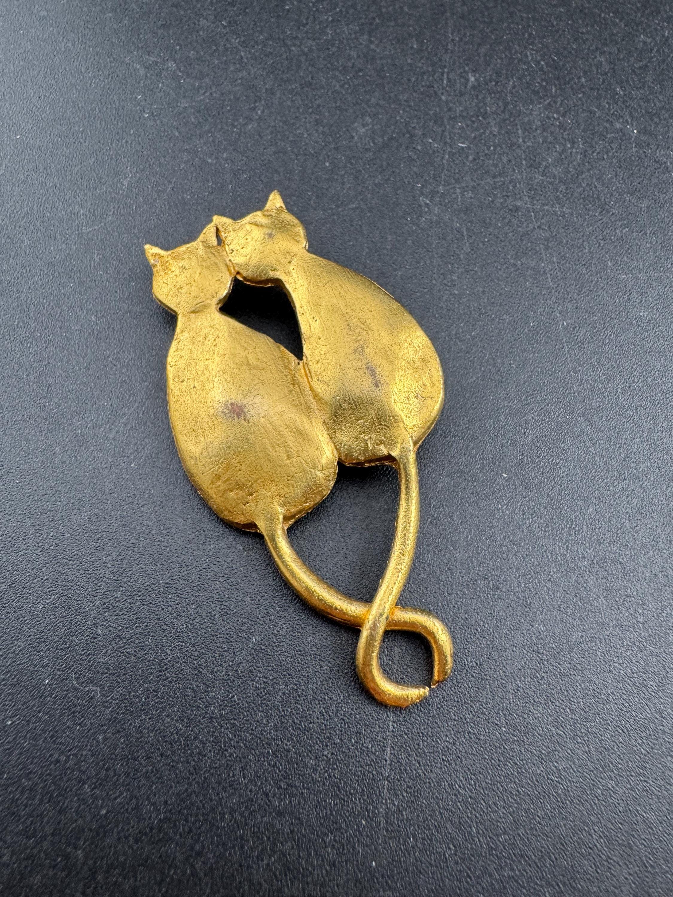 Signed Il Etait Une Fois Matte Gold tone designer double cat Brooch Vintage 1980's