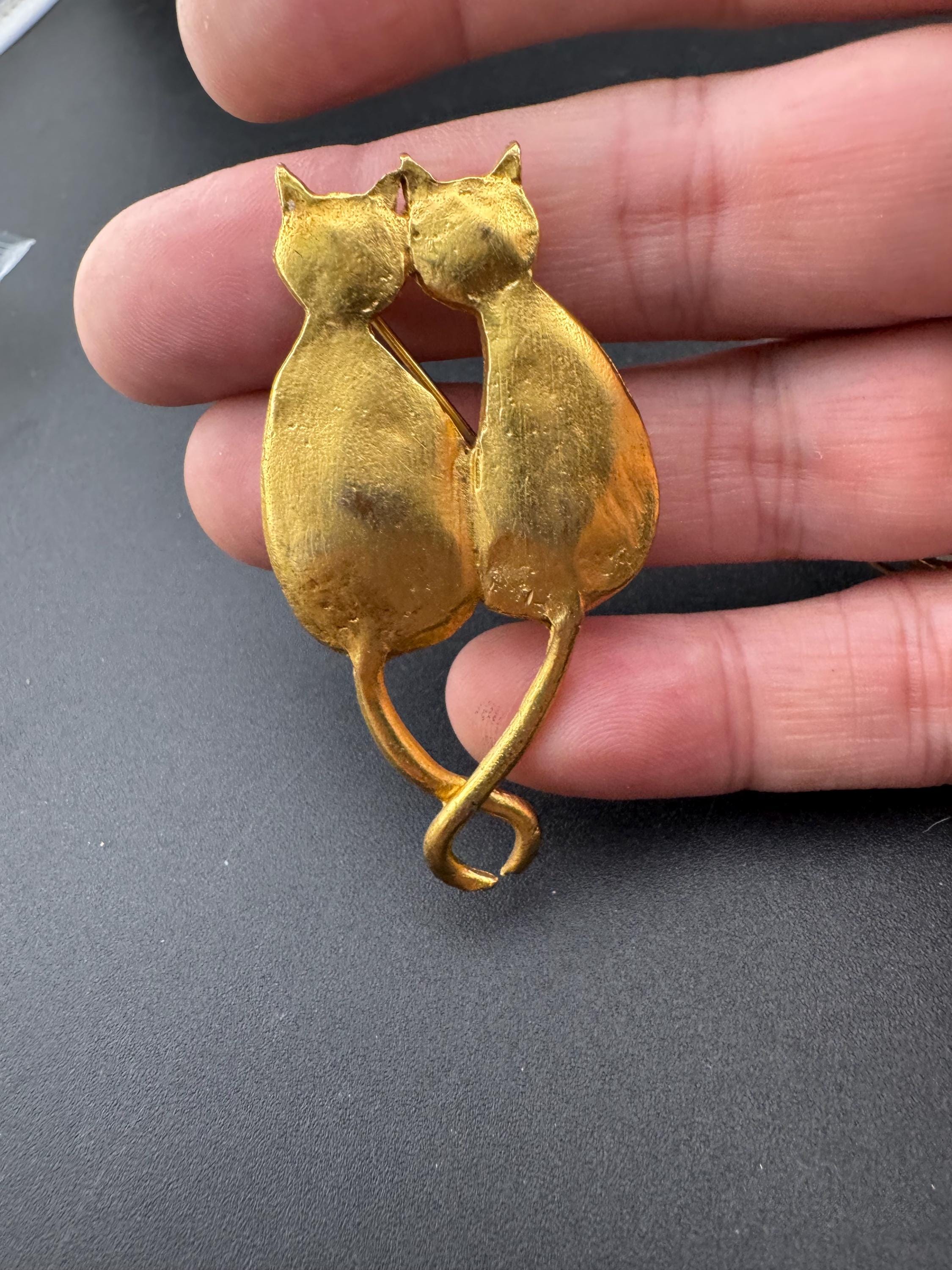 Signed Il Etait Une Fois Matte Gold tone designer double cat Brooch Vintage 1980's