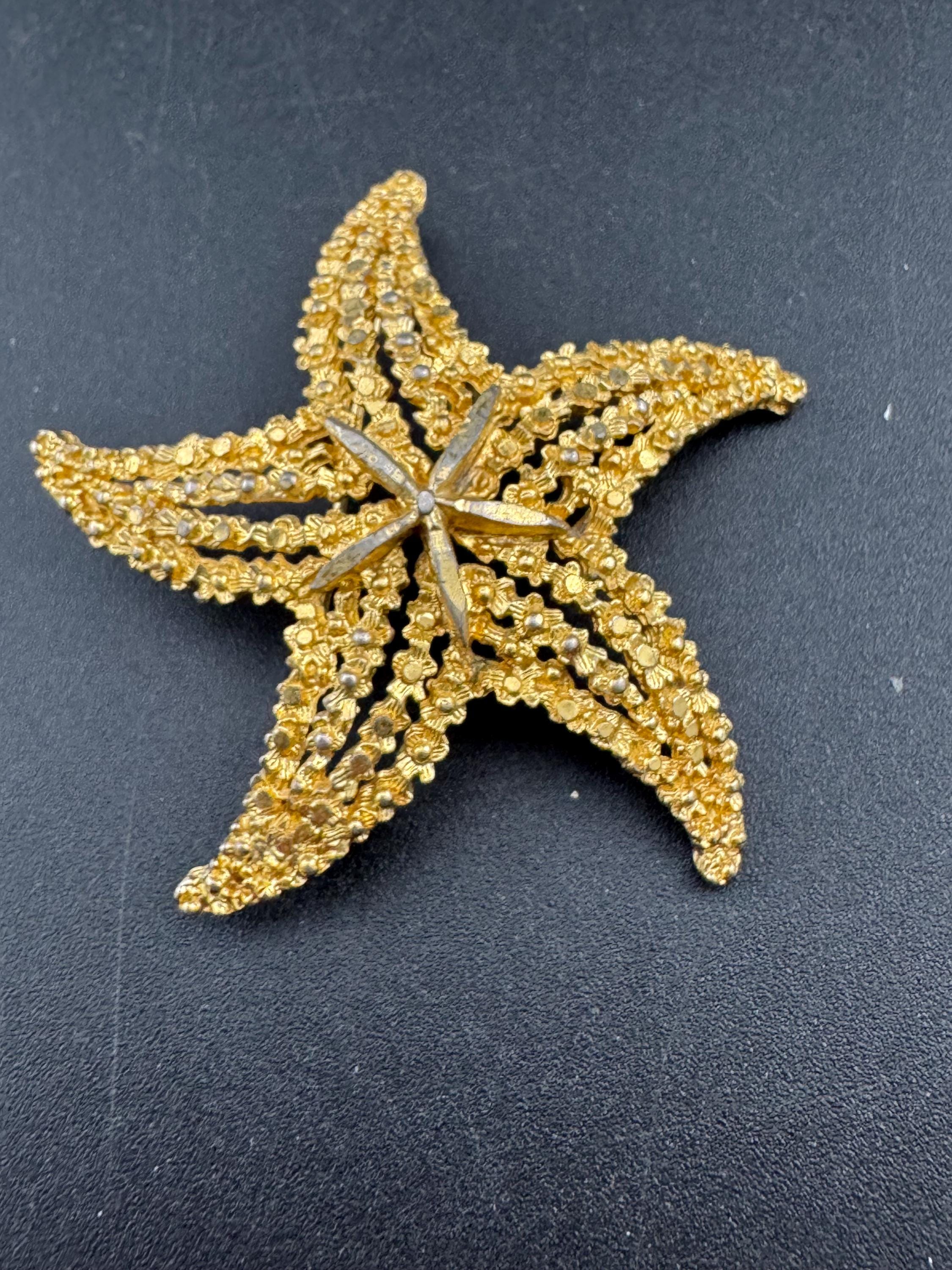Signed BSK 5cm Vintage gold tone nautical starfish brooch