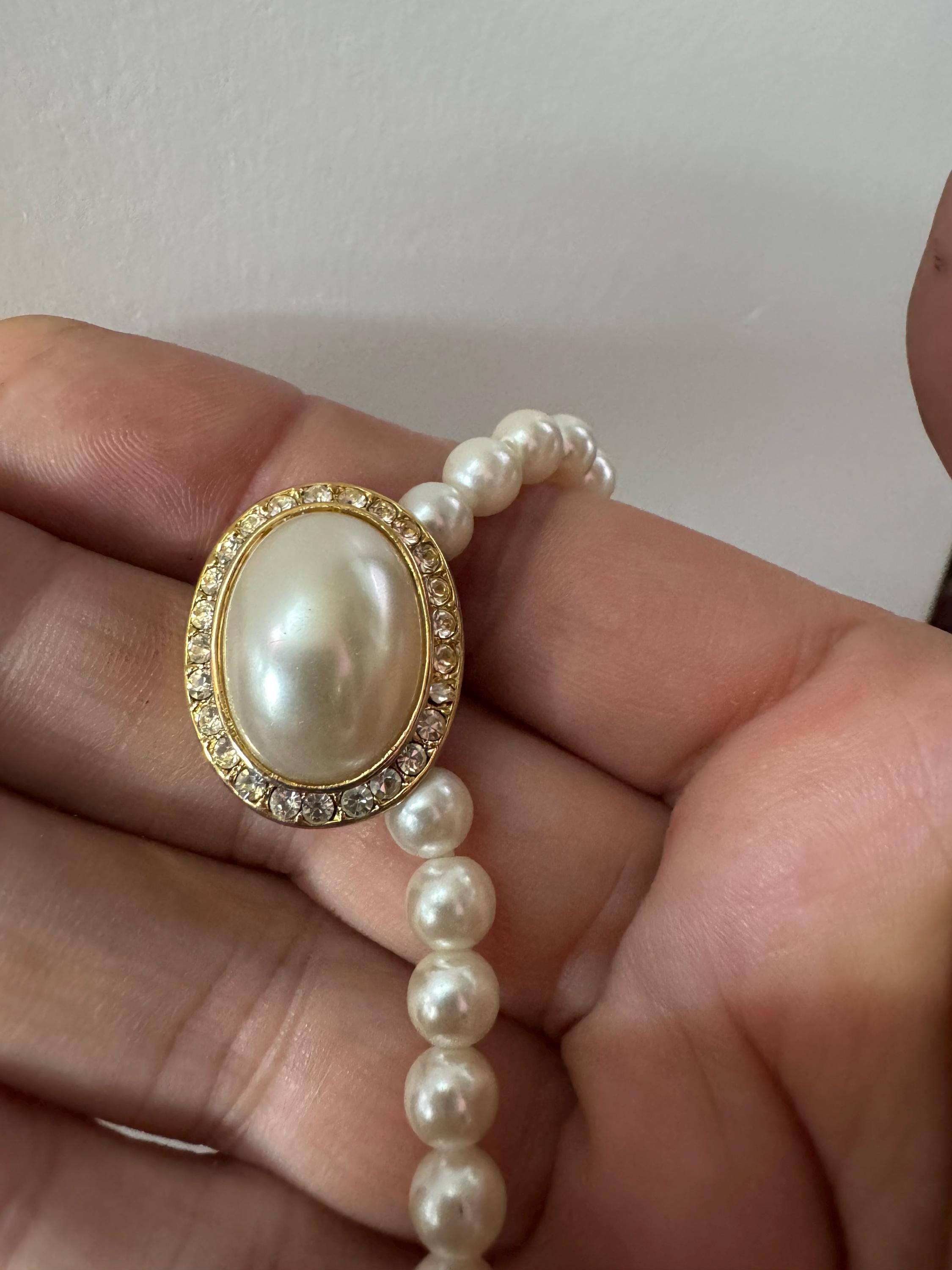 Signed Moi Ree lightweight faux pearl beaded cabochon choker necklace with clear diamanté 41-46cm