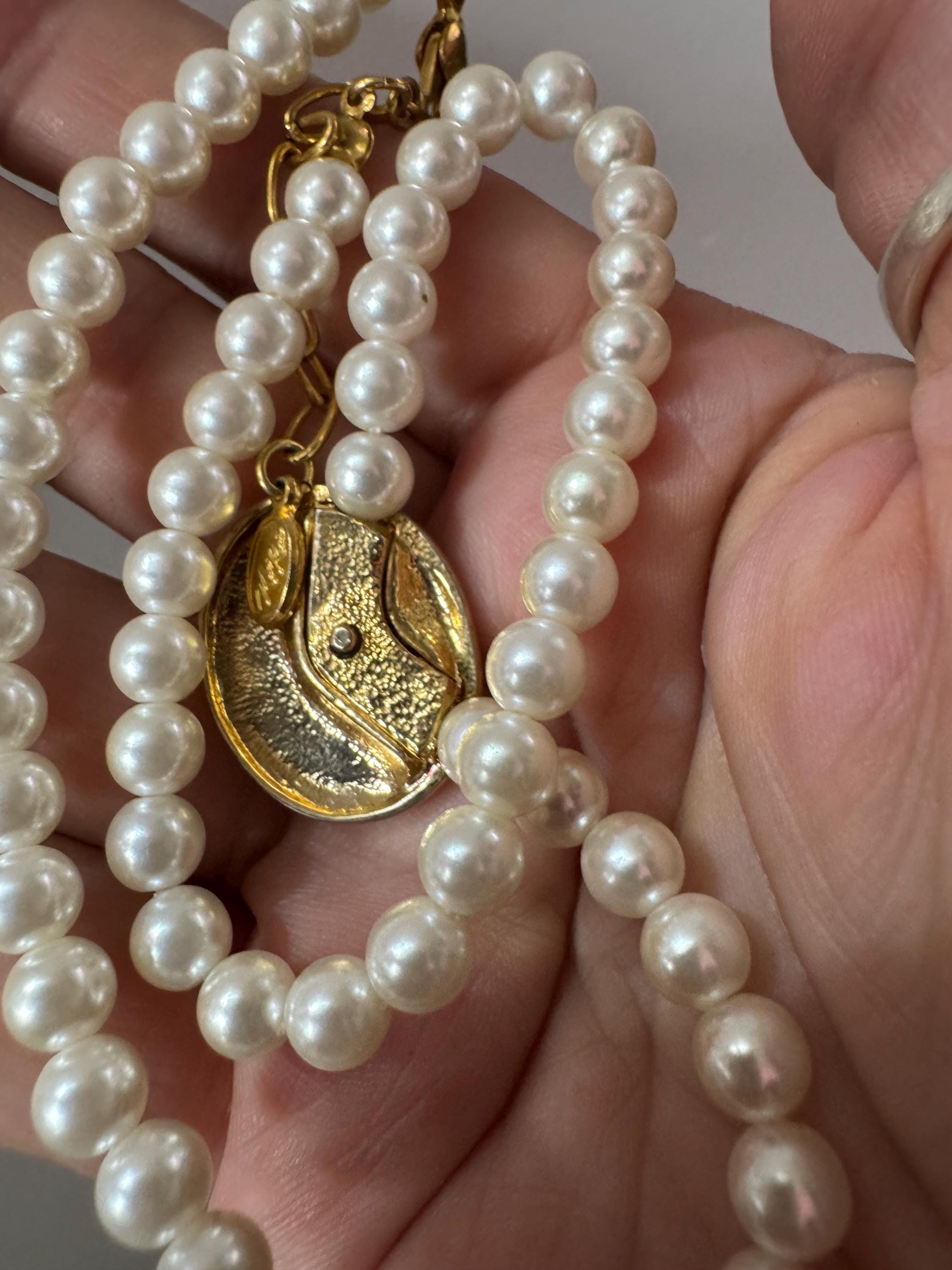 Signed Moi Ree lightweight faux pearl beaded cabochon choker necklace with clear diamanté 41-46cm