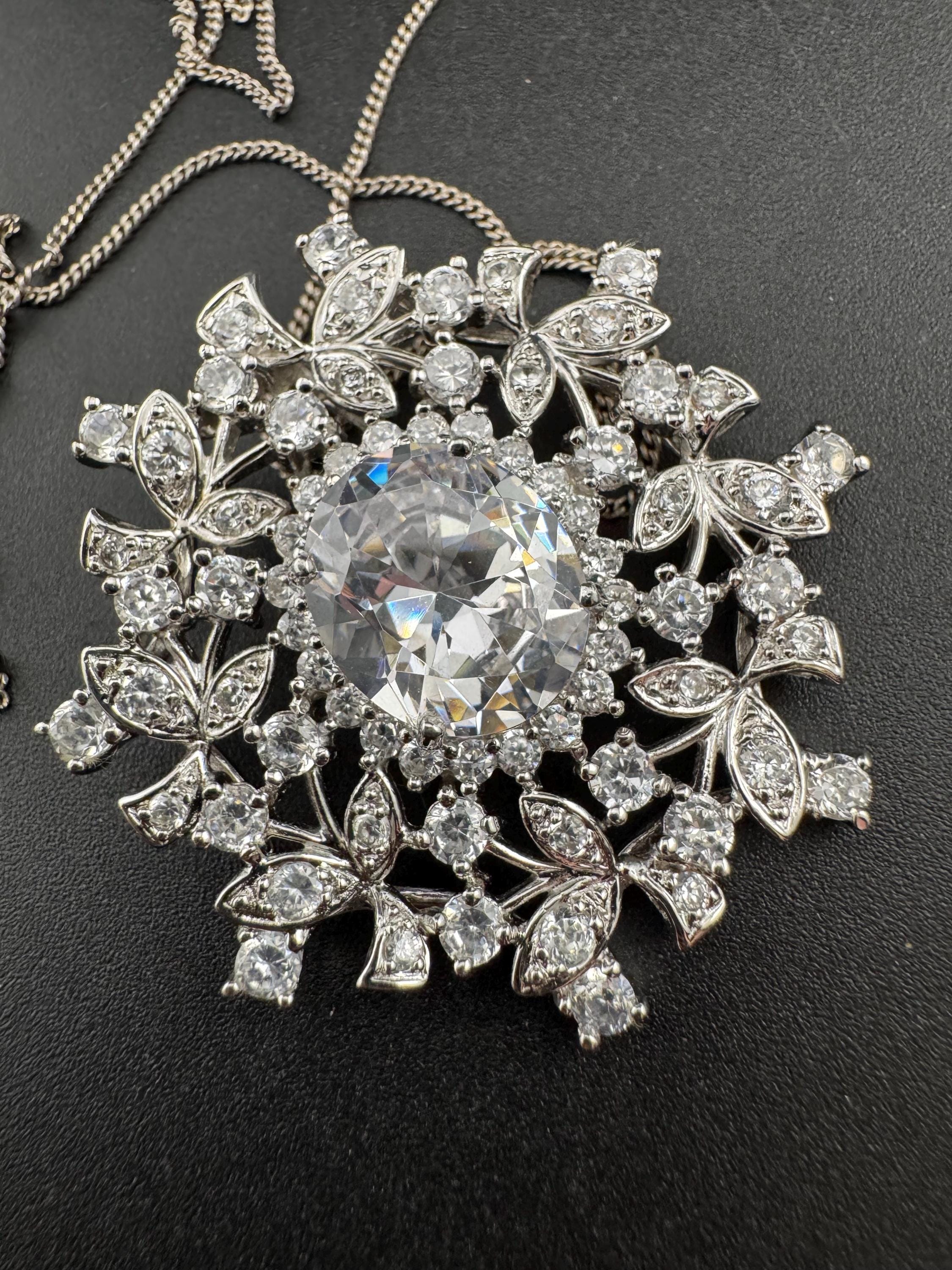 QVC DQ Cz 925 sterling silver clear diamanté cubic zirconia pendant on a 42cm chain