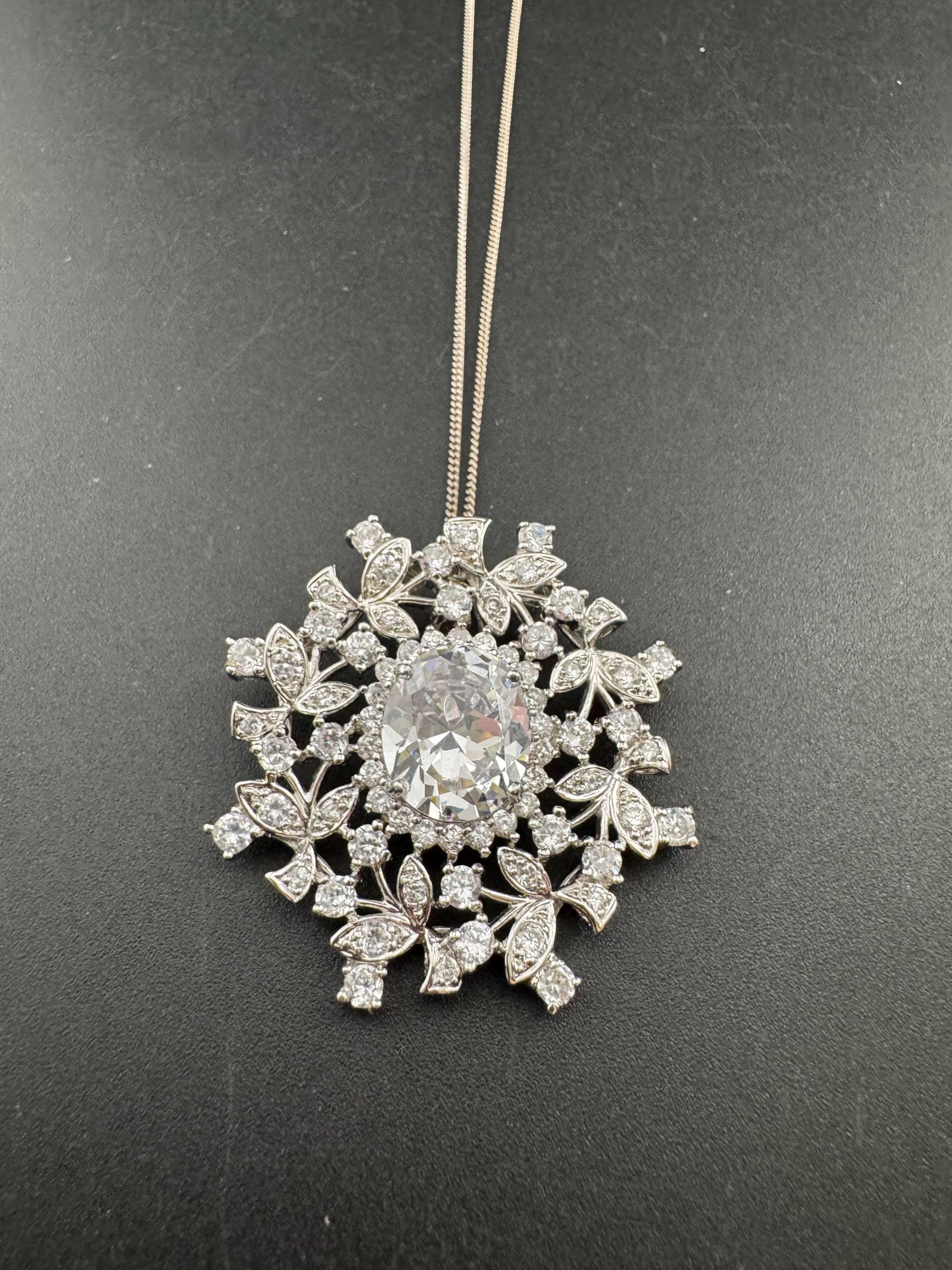 QVC DQ Cz 925 sterling silver clear diamanté cubic zirconia pendant on a 42cm chain