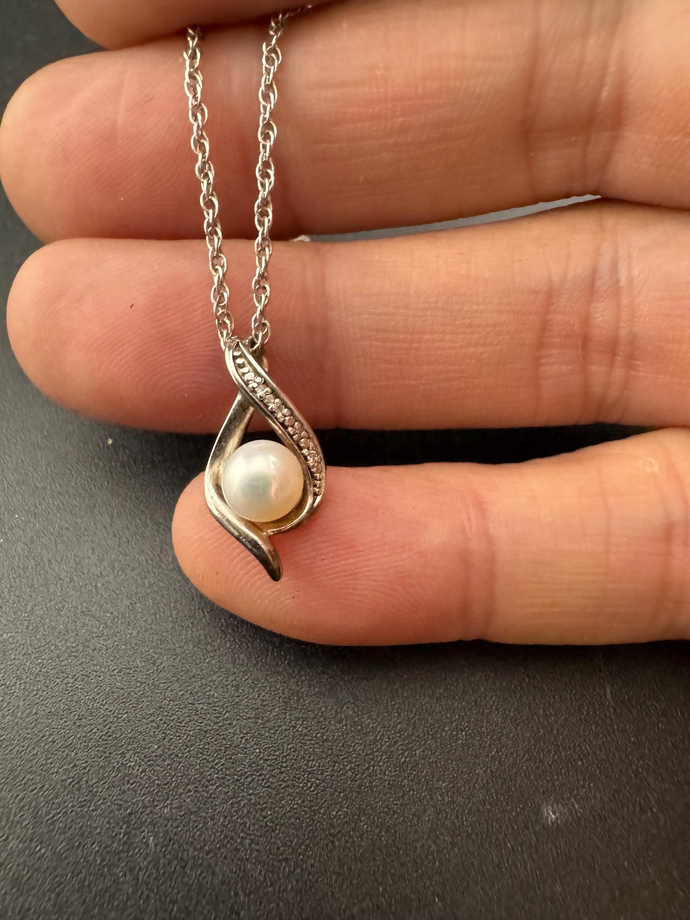 925 sterling silver dainty natural cultured pearl pendant on a 48cm chain