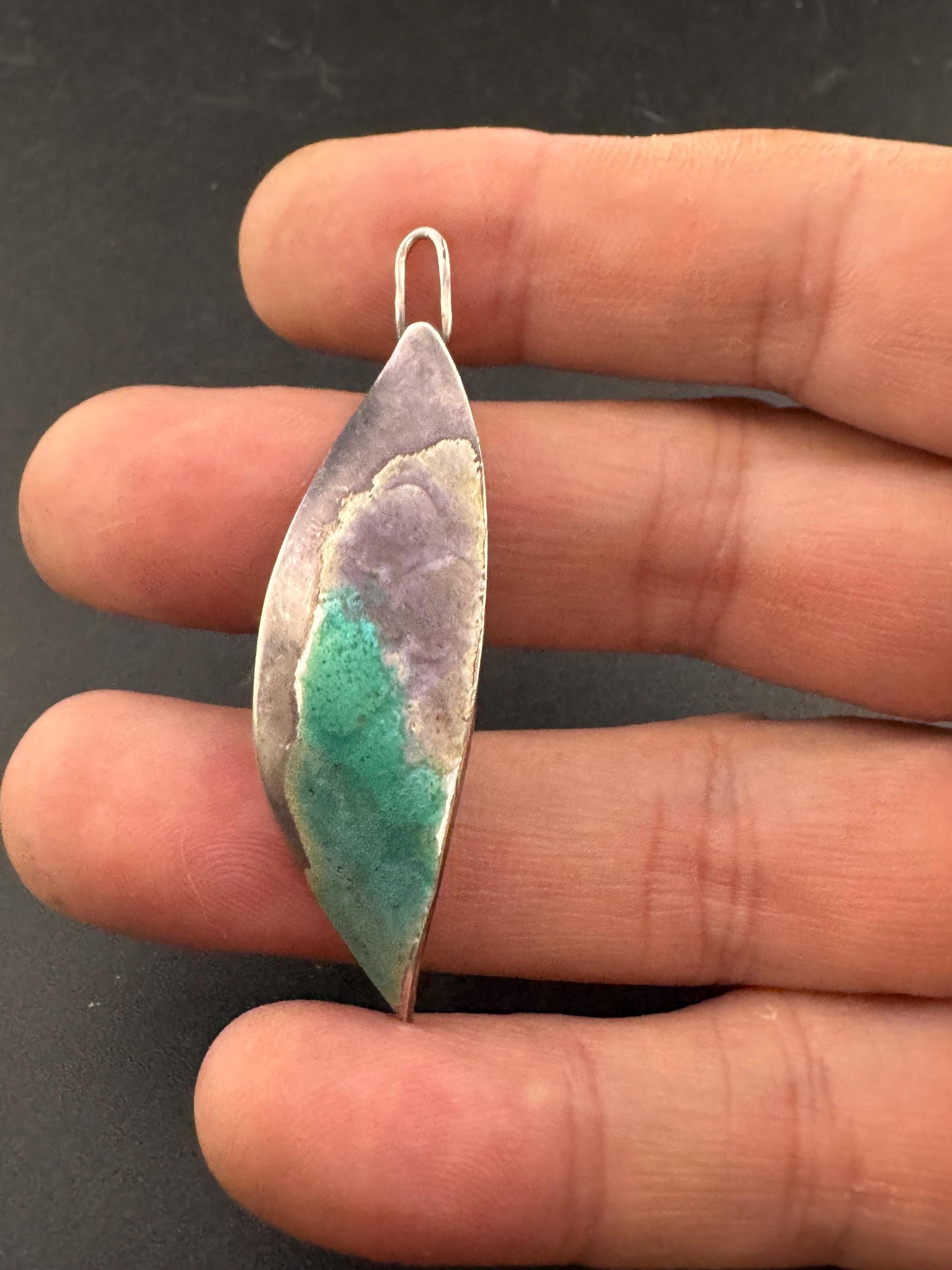 vintage green enamel artisan modernist pendant for a chain 925 sterling silver London hallmarks LMD