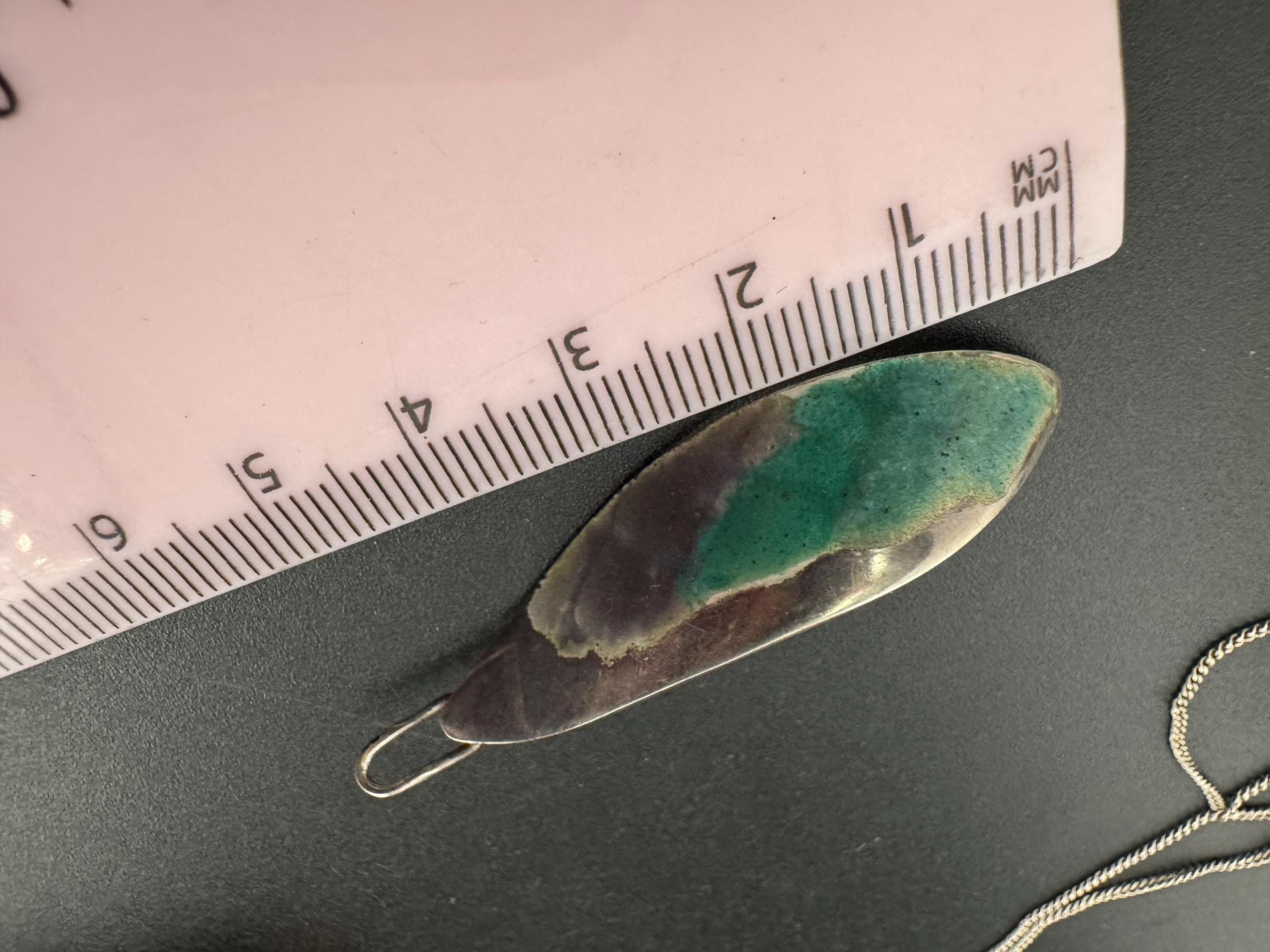 vintage green enamel artisan modernist pendant for a chain 925 sterling silver London hallmarks LMD