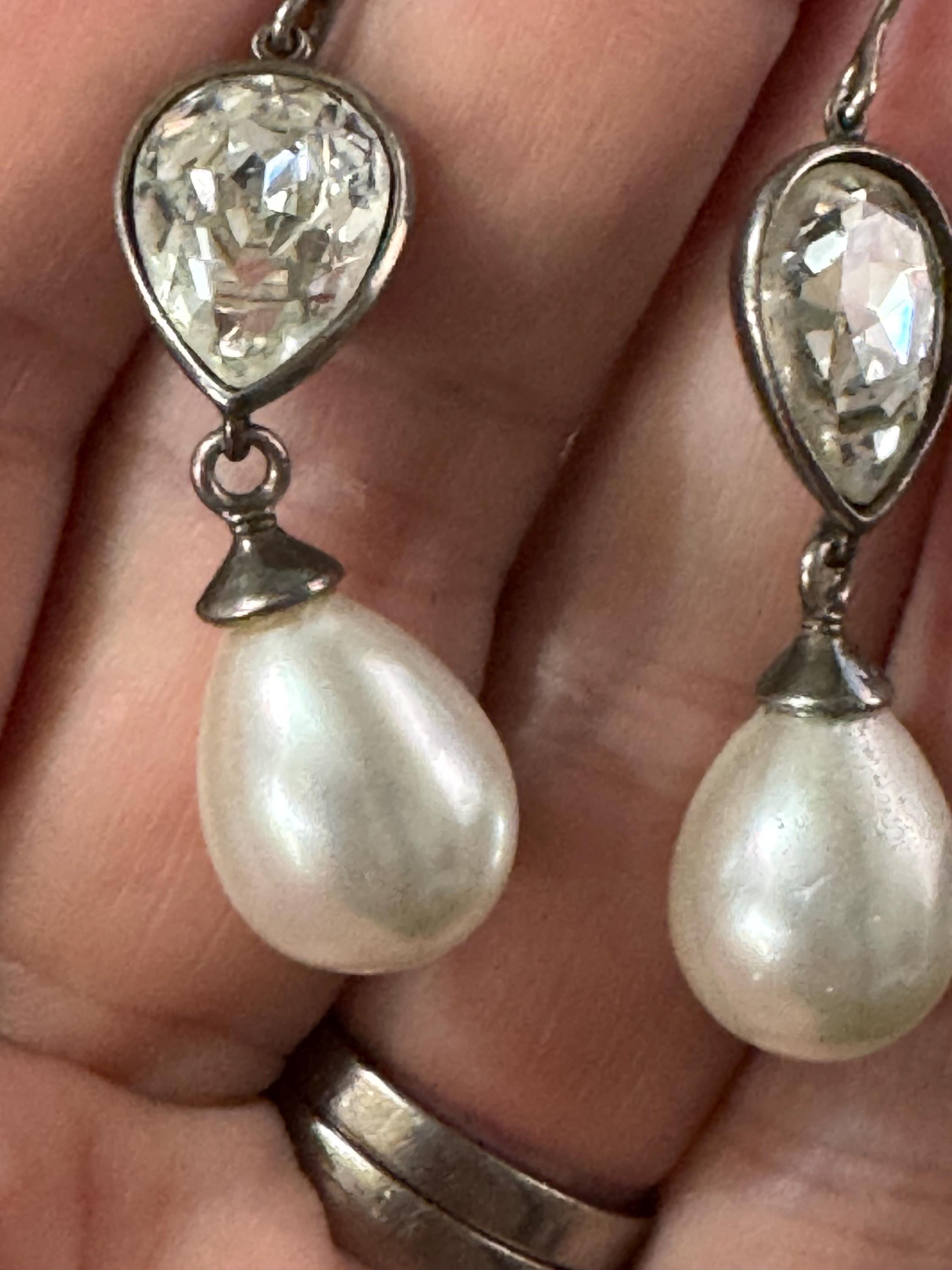 Vintage 1980s 925 Sterling Silver long glass pearl Drop pierced Earrings