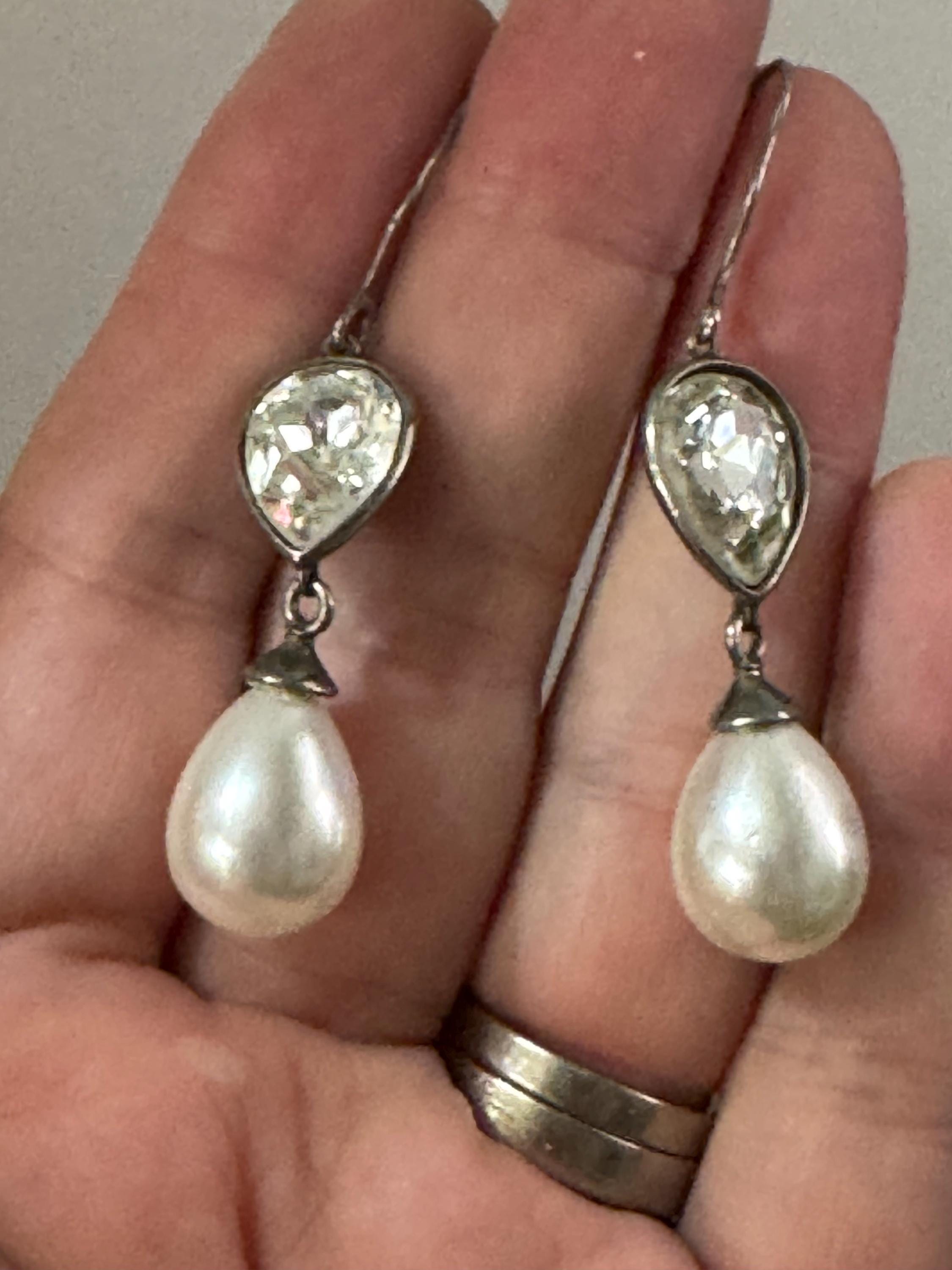 Vintage 1980s 925 Sterling Silver long glass pearl Drop pierced Earrings