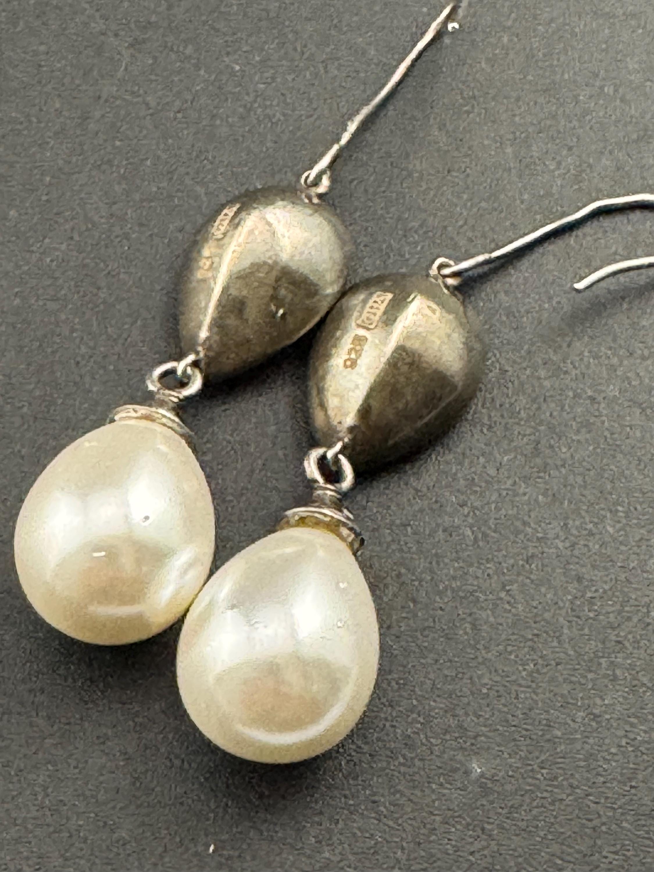Vintage 1980s 925 Sterling Silver long glass pearl Drop pierced Earrings