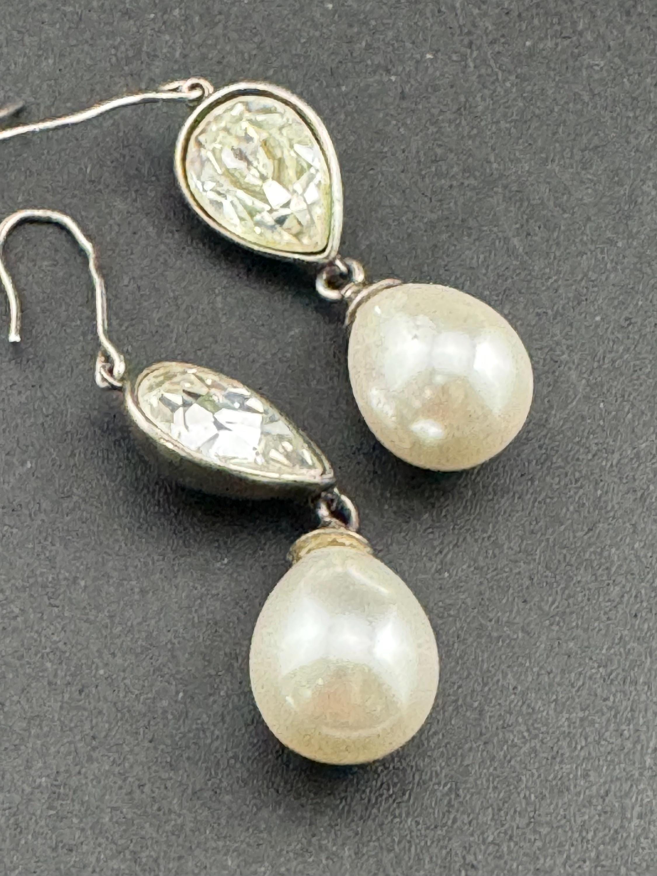 Vintage 1980s 925 Sterling Silver long glass pearl Drop pierced Earrings