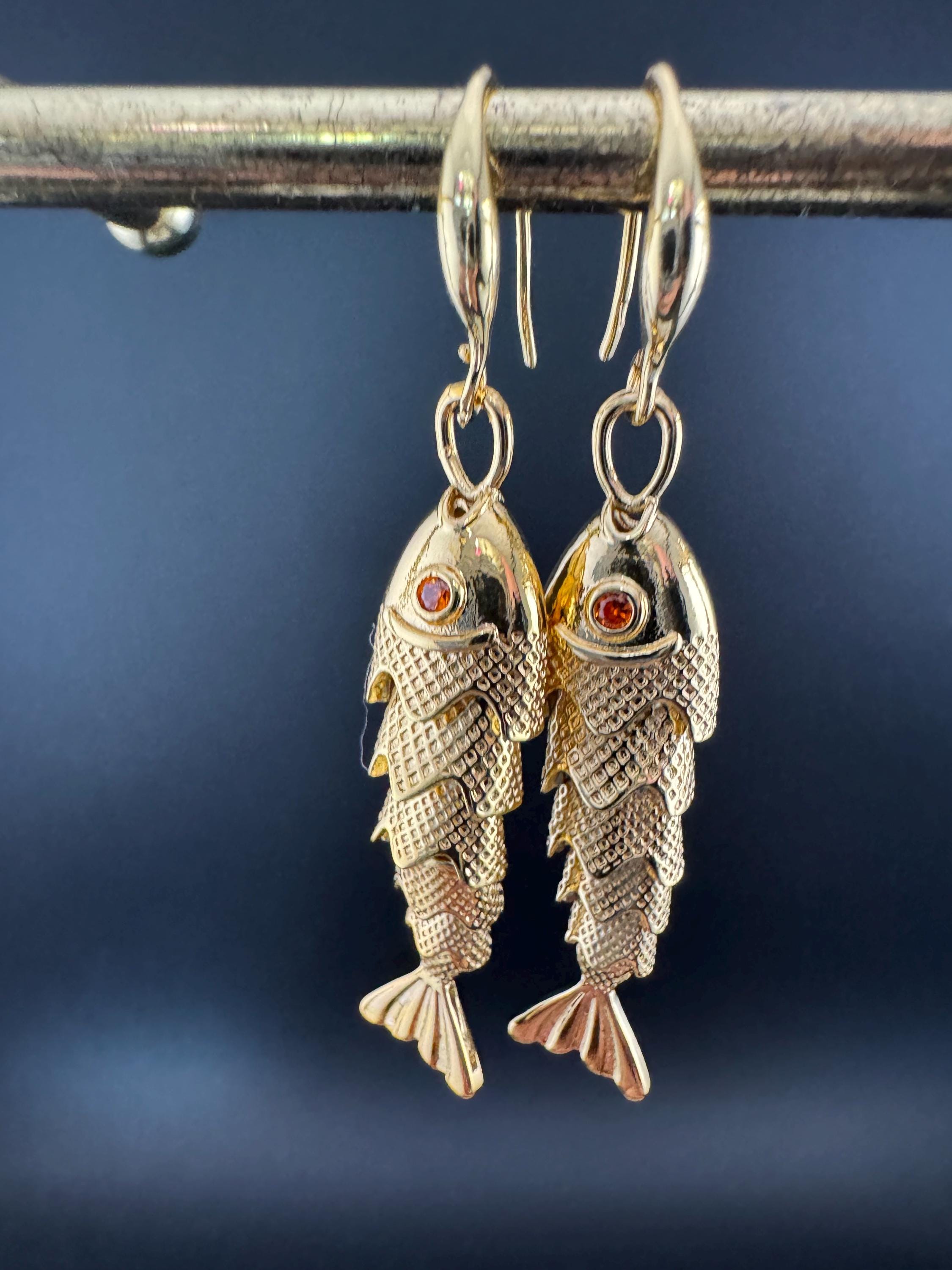 18k GP earwires Nautical silver or gold tone 3D novelty articulated moving fish dangly drop charm earrings for pierced ears