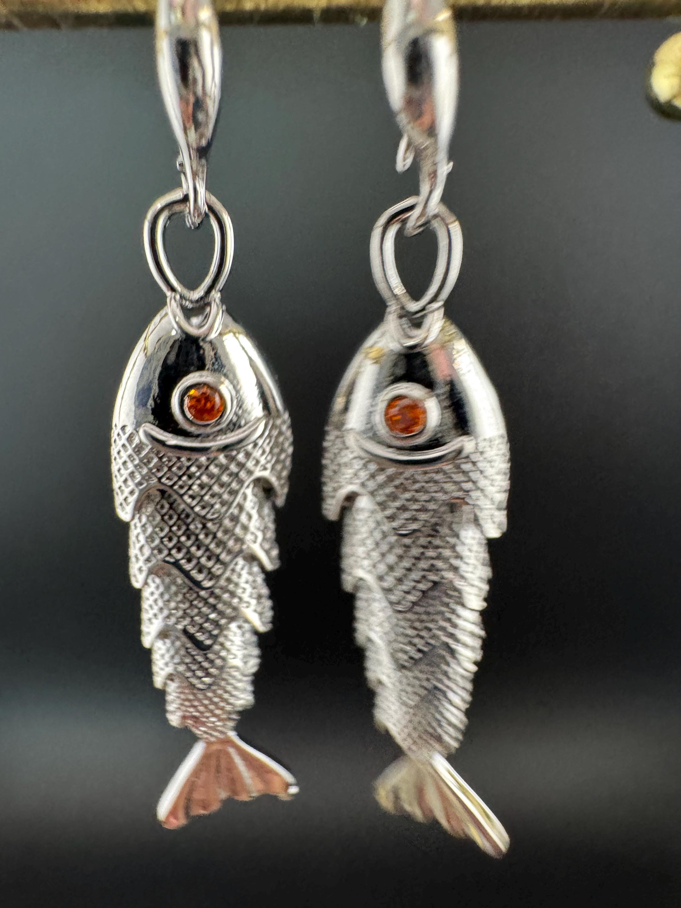18k GP earwires Nautical silver or gold tone 3D novelty articulated moving fish dangly drop charm earrings for pierced ears
