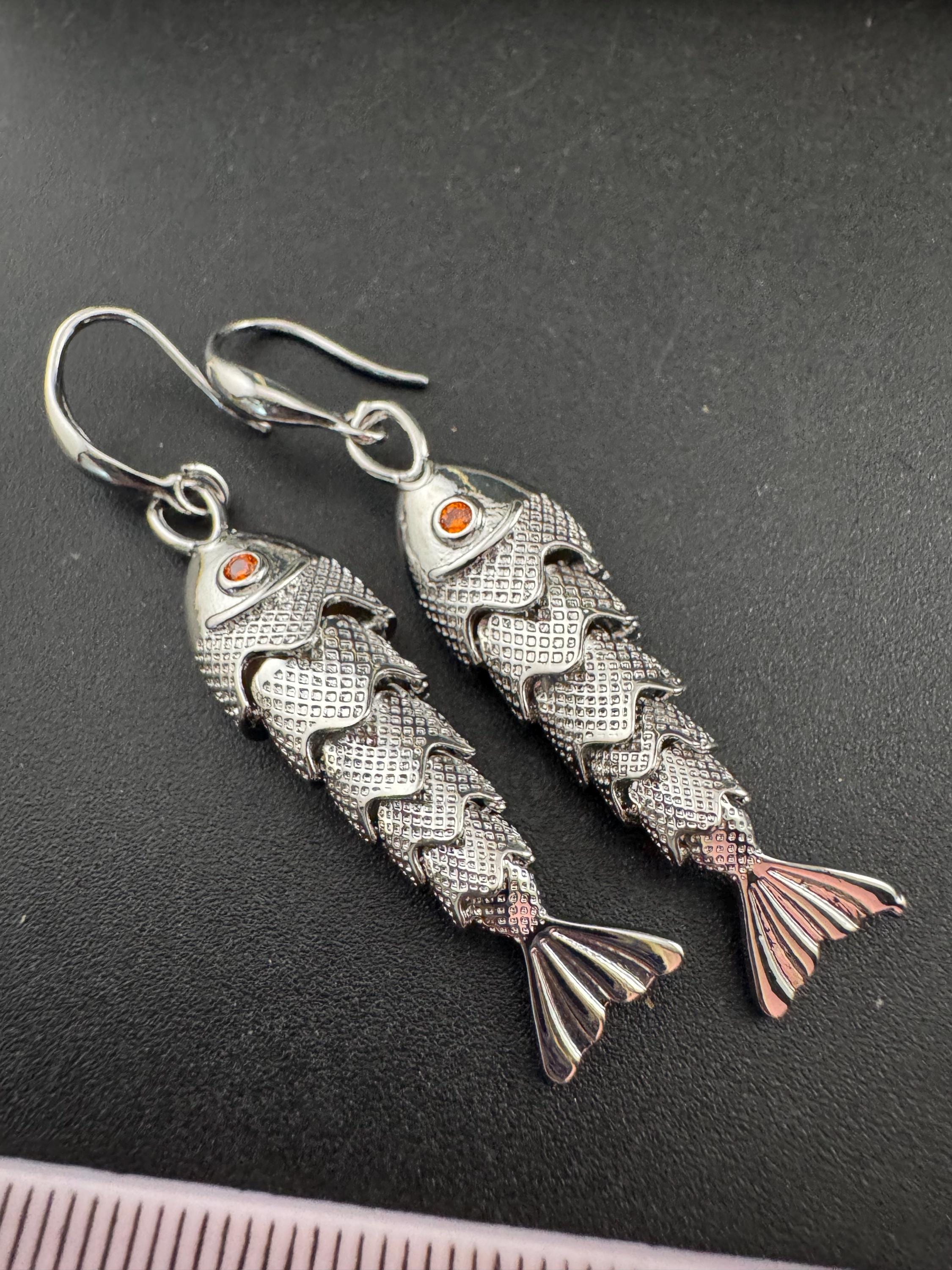 18k GP earwires Nautical silver or gold tone 3D novelty articulated moving fish dangly drop charm earrings for pierced ears